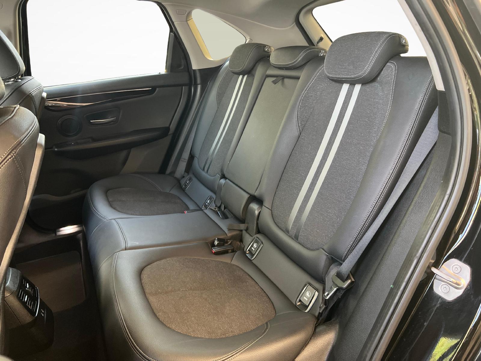 BMW 225xe Active Tourer-image-10