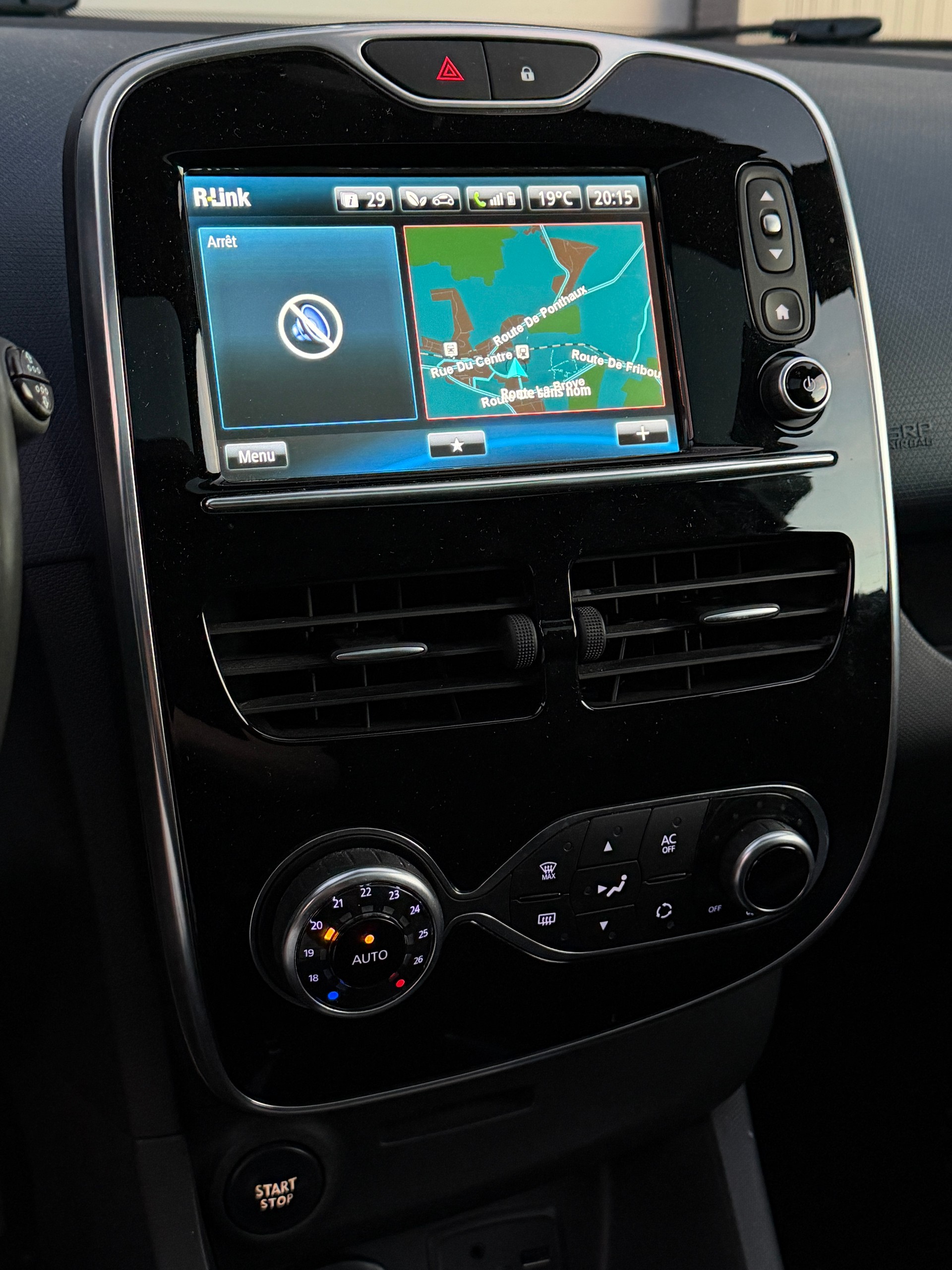 RENAULT Clio 0.9 12V Swiss Edition-image-11