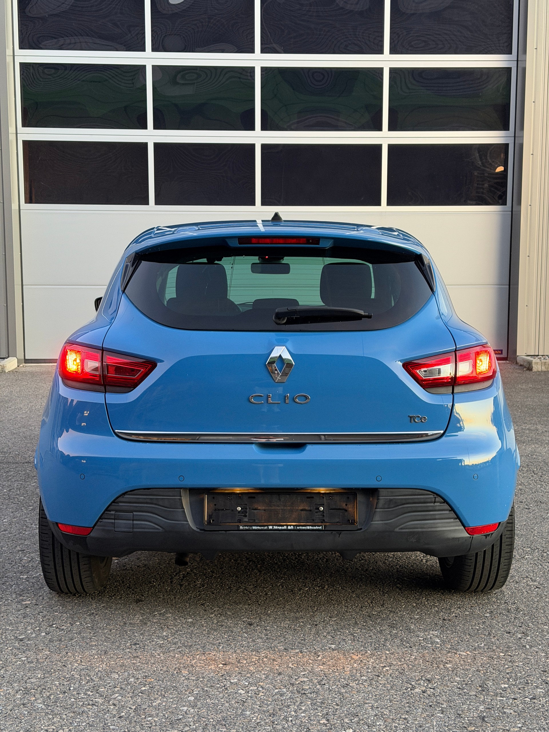 RENAULT Clio 0.9 12V Swiss Edition-image-4