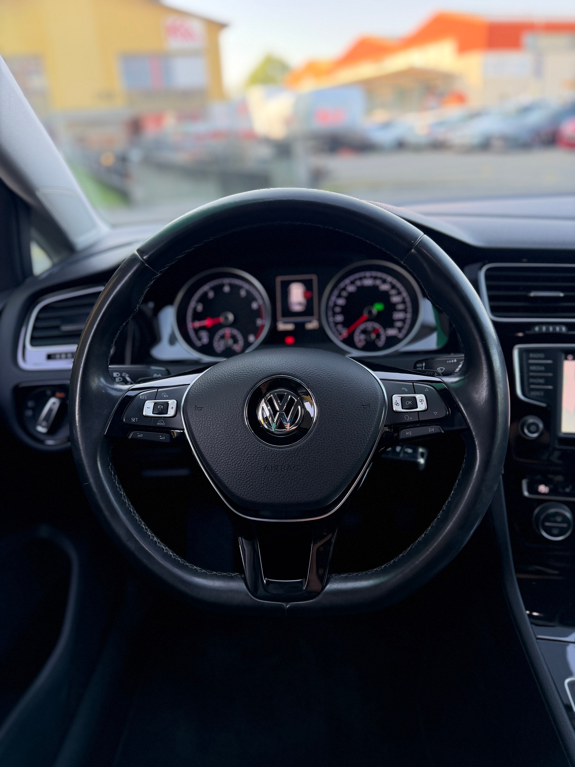 VW Golf Variant 1.4 TSI Comfortline DSG-image-9