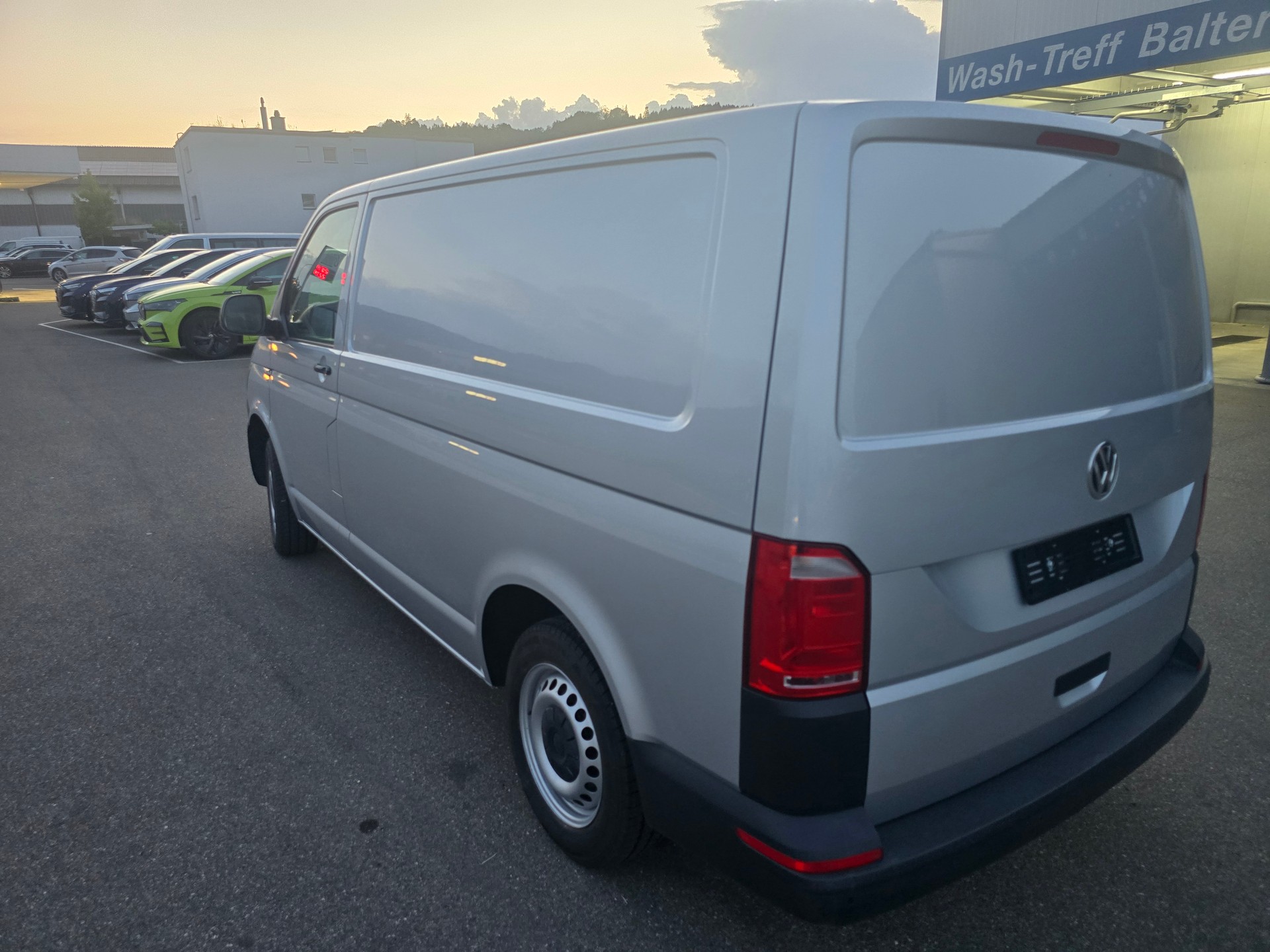 VW T6 2.0 TDI Entry-image-1
