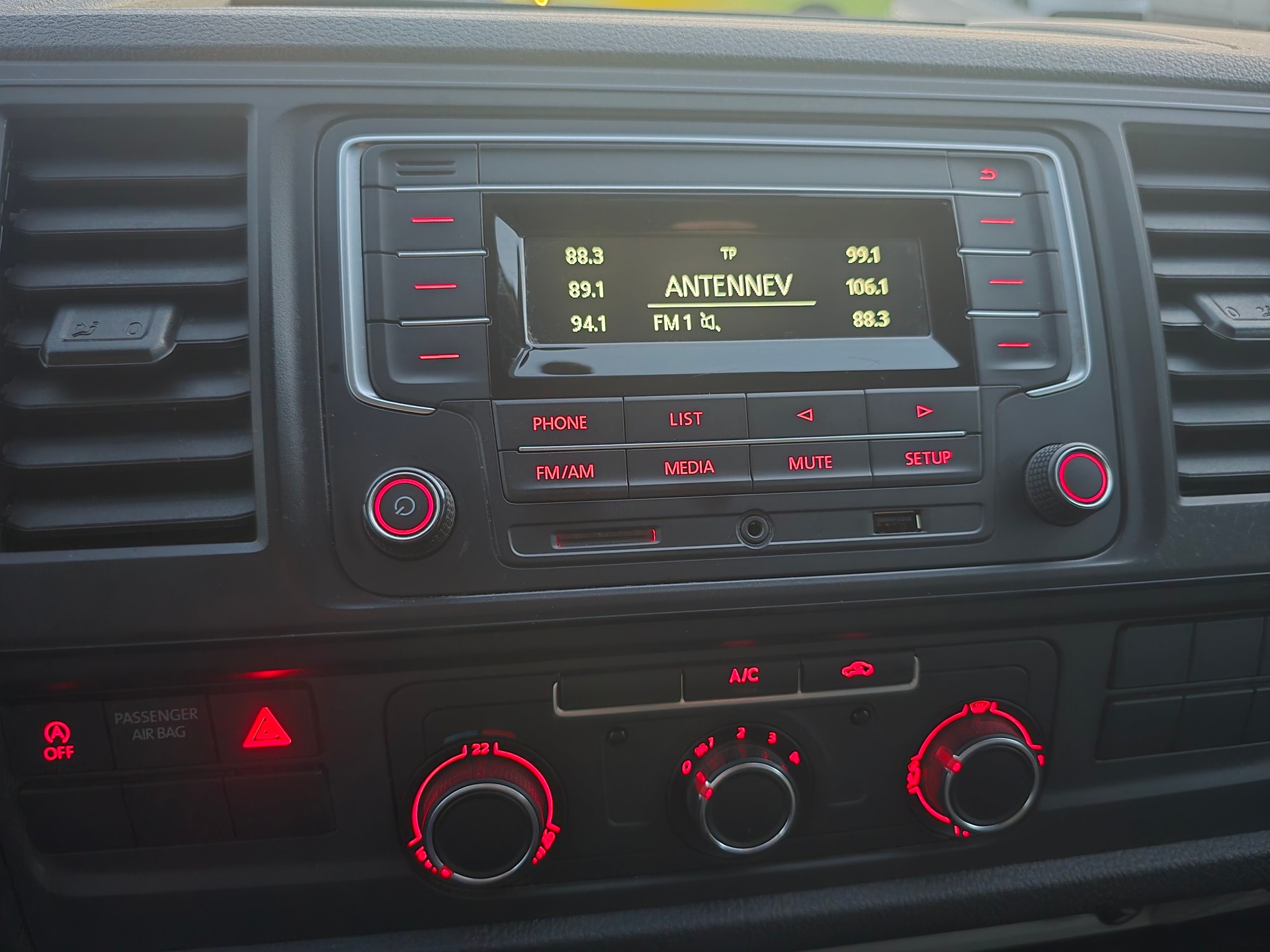 VW T6 2.0 TDI Entry-image-7