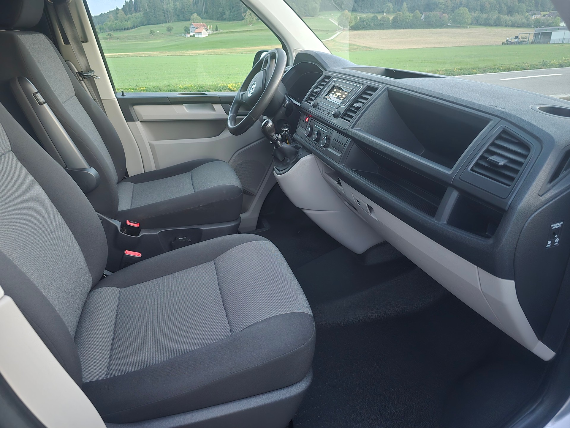 VW T6 2.0 TDI Entry-image-5
