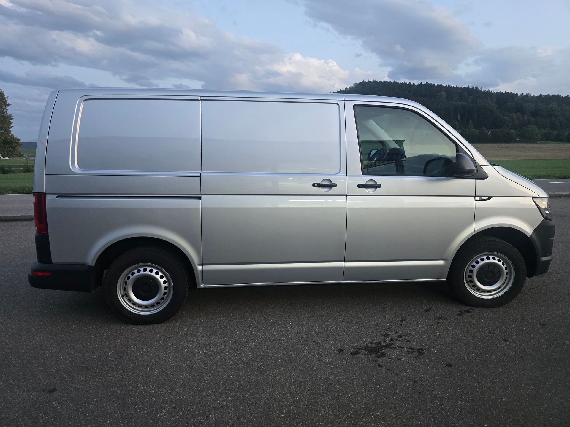 VW T6 2.0 TDI Entry-image-3