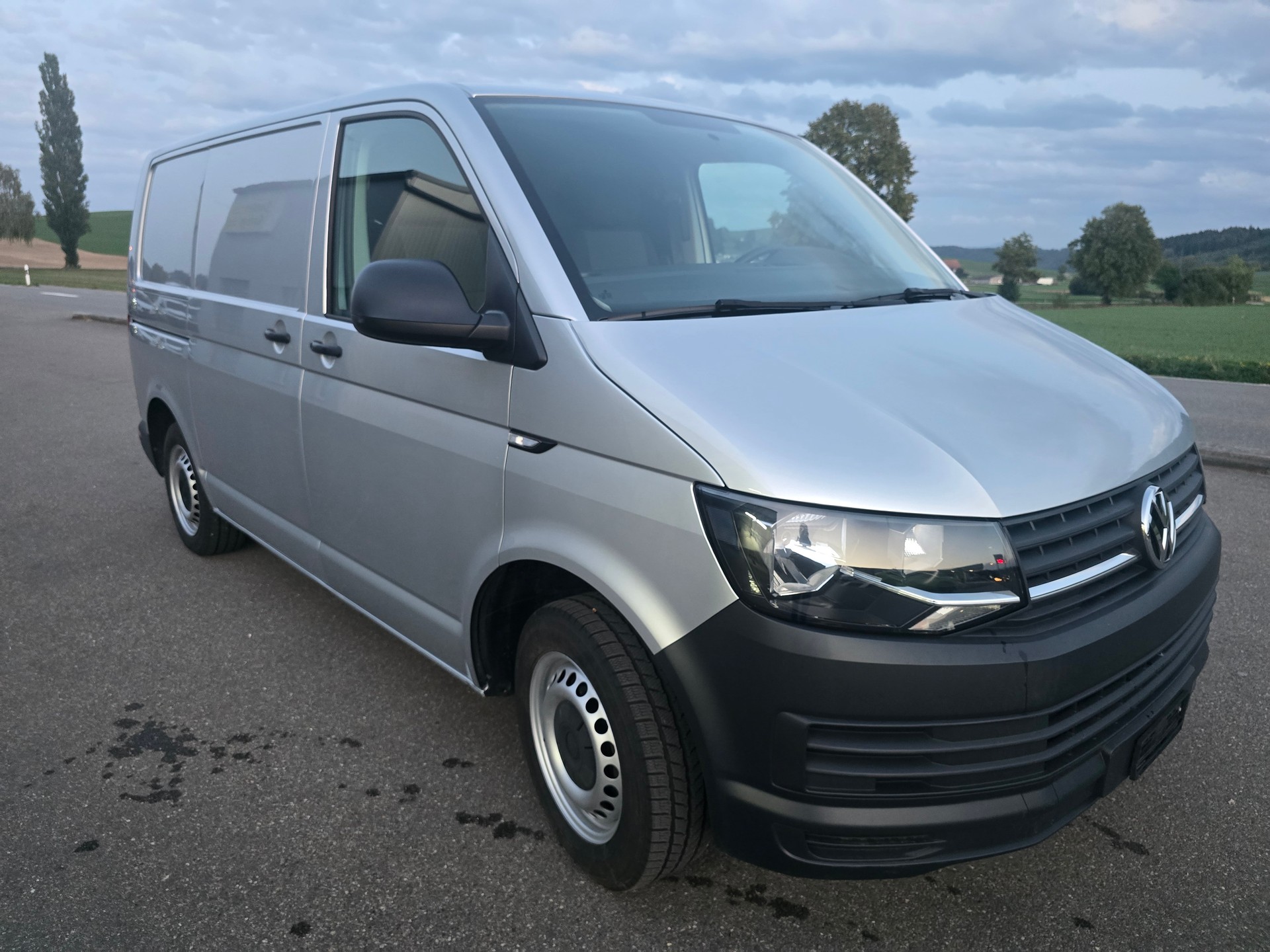 VW T6 2.0 TDI Entry-image-4