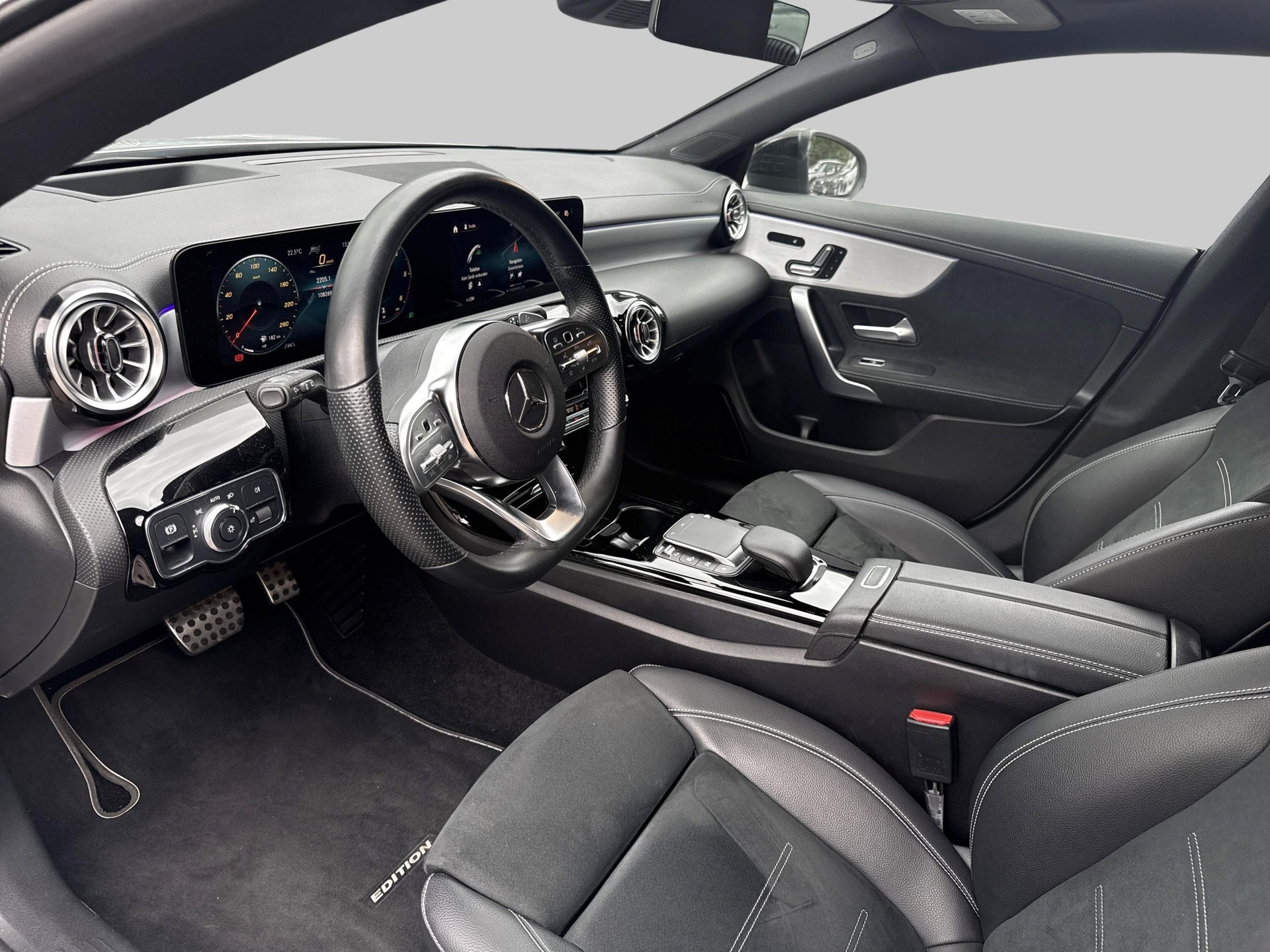 MERCEDES-BENZ CLA 220 d 4Matic AMG Line-image-8