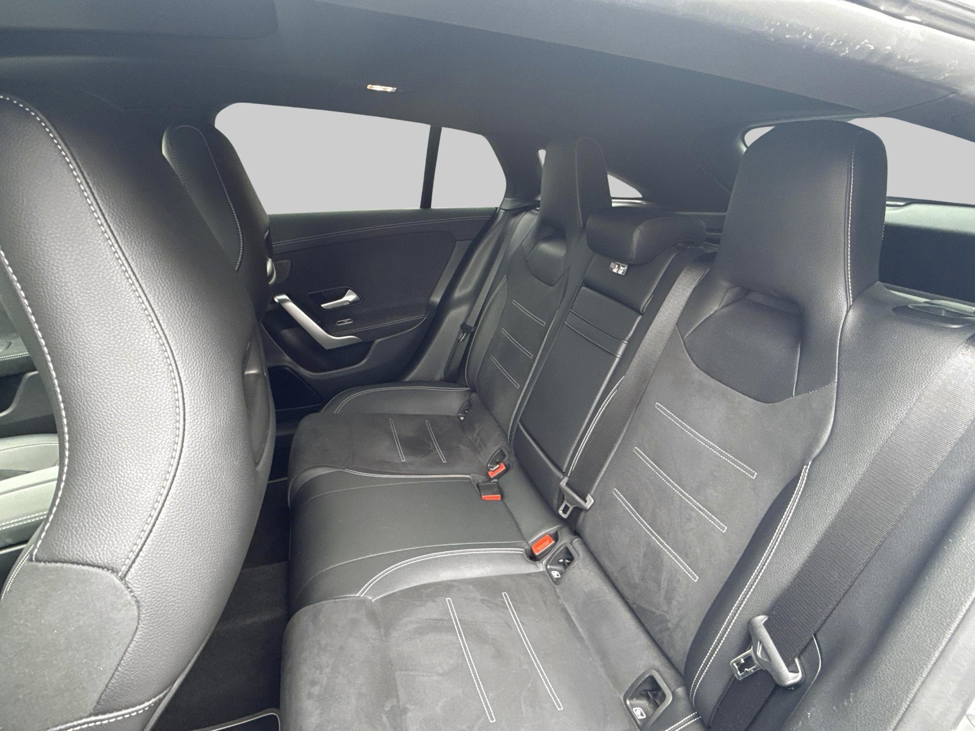 MERCEDES-BENZ CLA 220 d 4Matic AMG Line-image-17