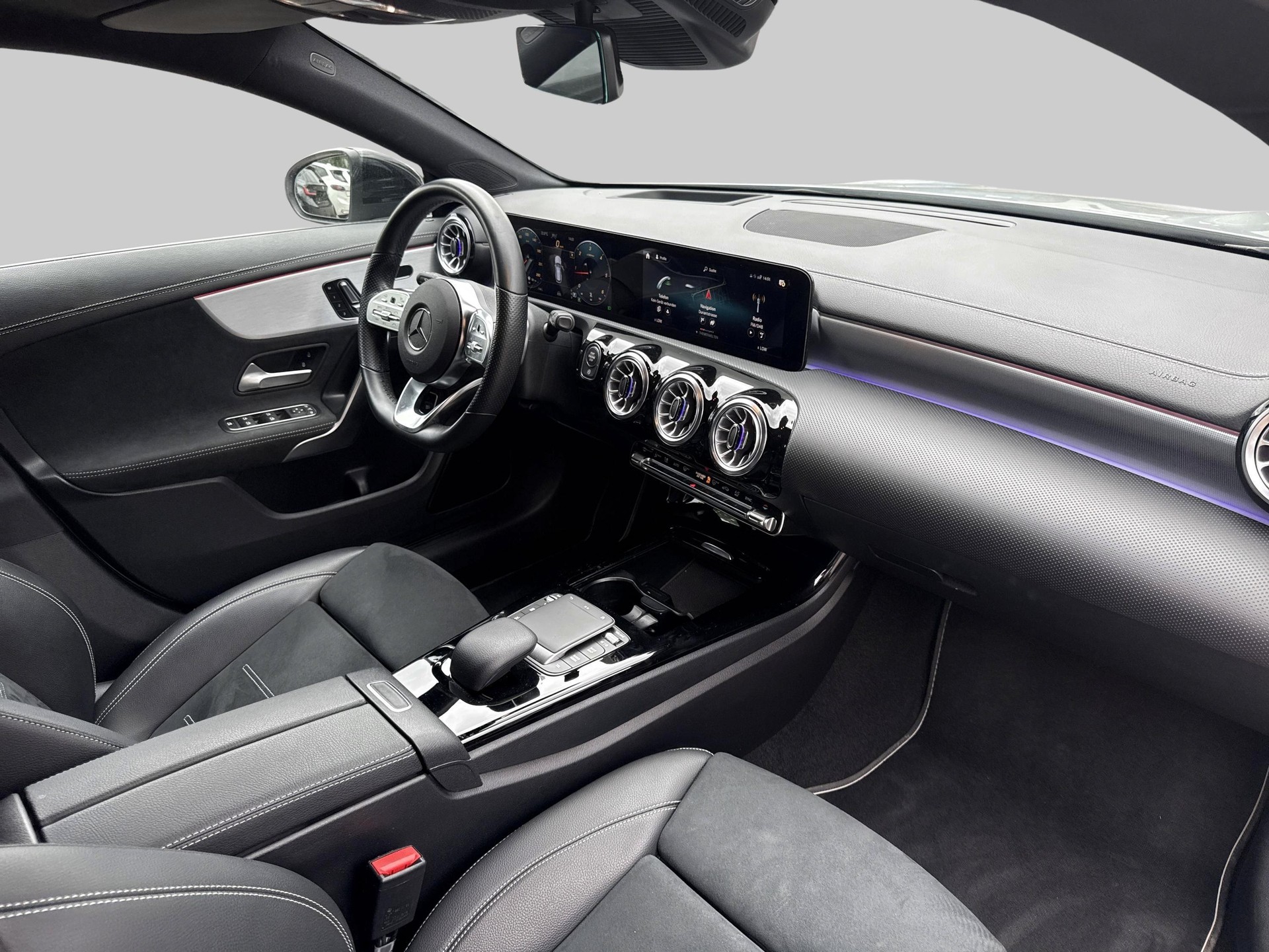 MERCEDES-BENZ CLA 220 d 4Matic AMG Line-image-7