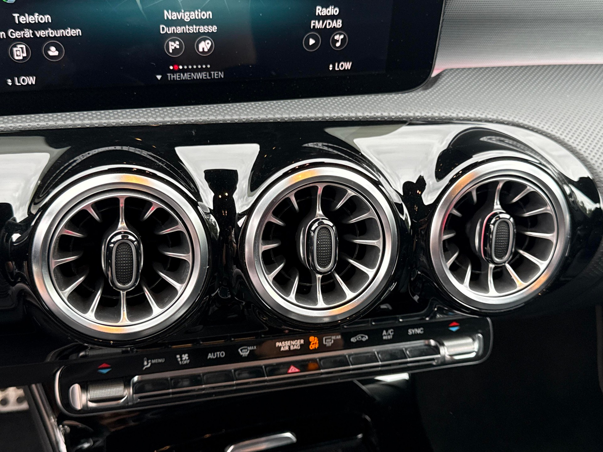 MERCEDES-BENZ CLA 220 d 4Matic AMG Line-image-16