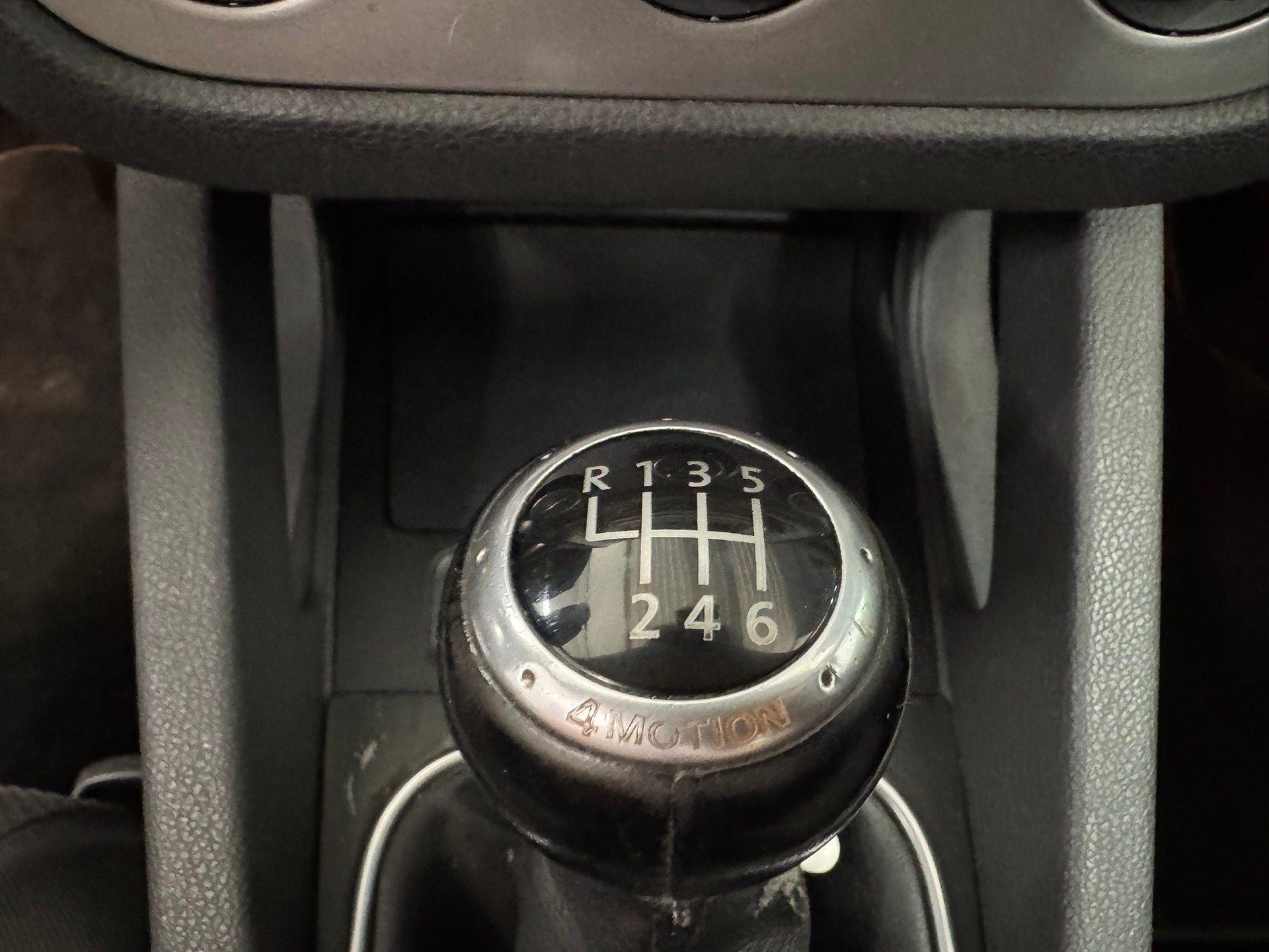 VW Golf 2.0 FSI Sportline 4Motion-image-11