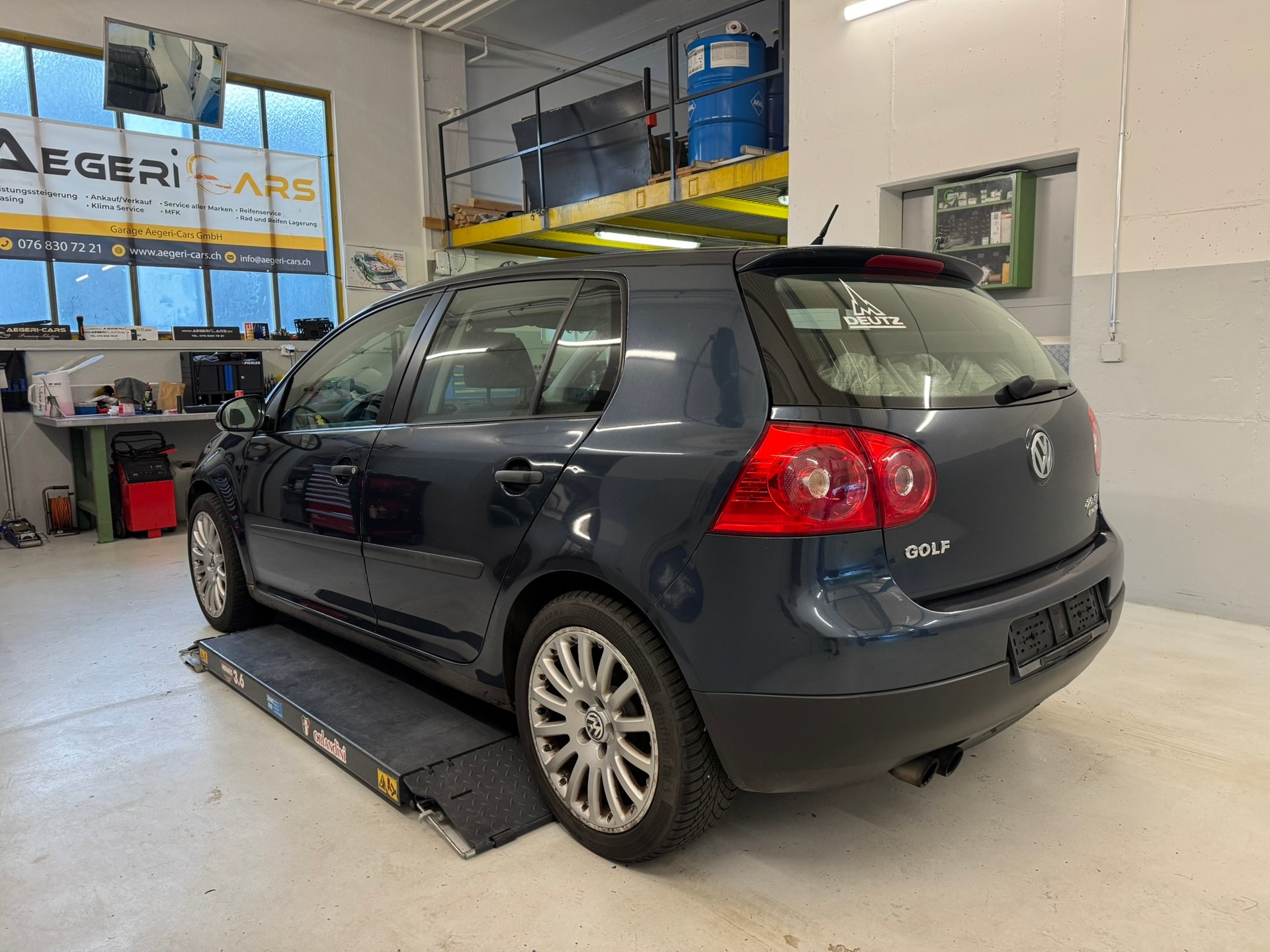 VW Golf 2.0 FSI Sportline 4Motion-image-5