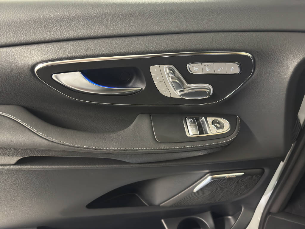 MERCEDES-BENZ V 300 d Exclusive Swiss Edition 4Matic Lang-image-6