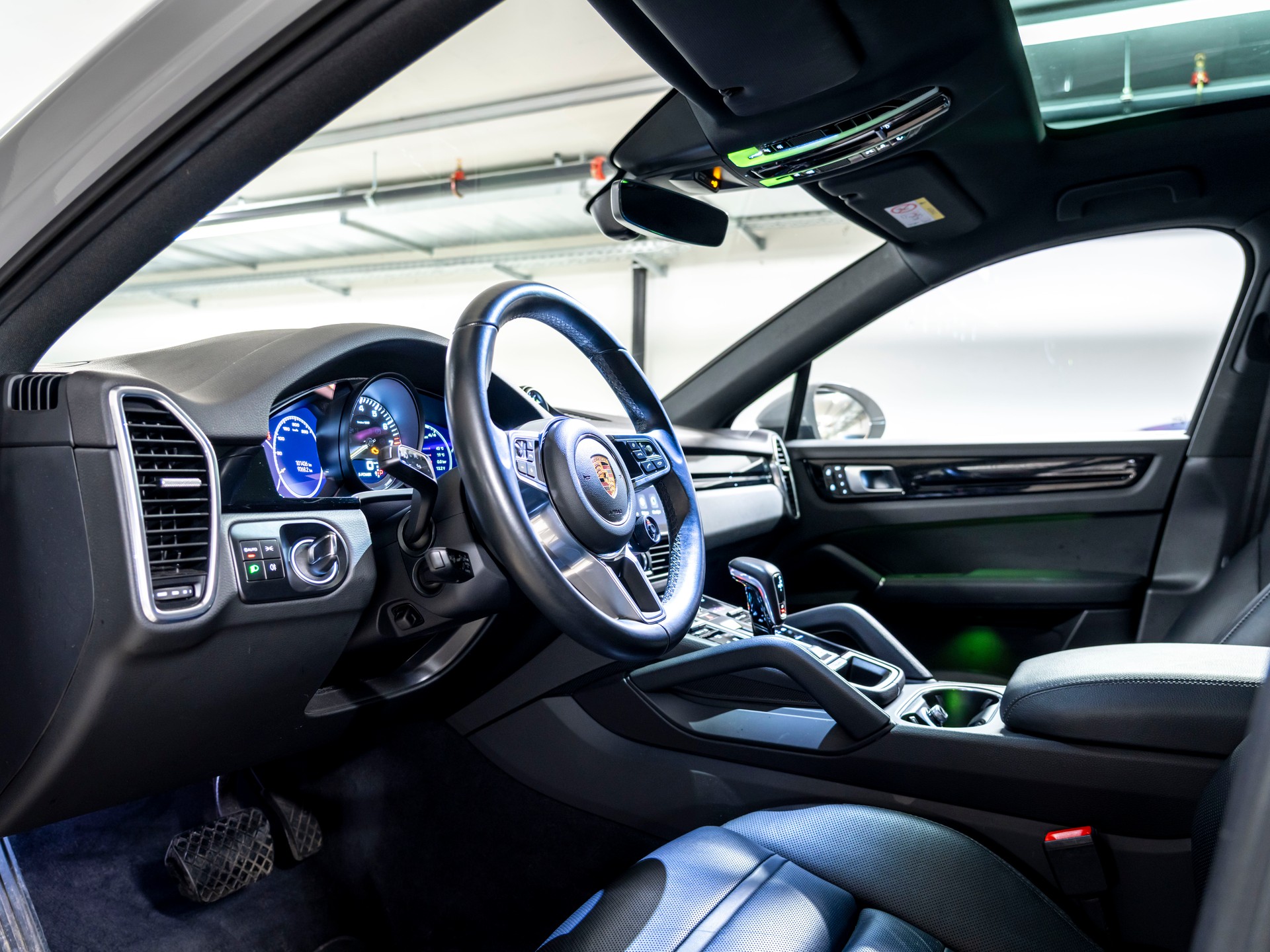 PORSCHE Cayenne Coupé E-Hybrid-image-14