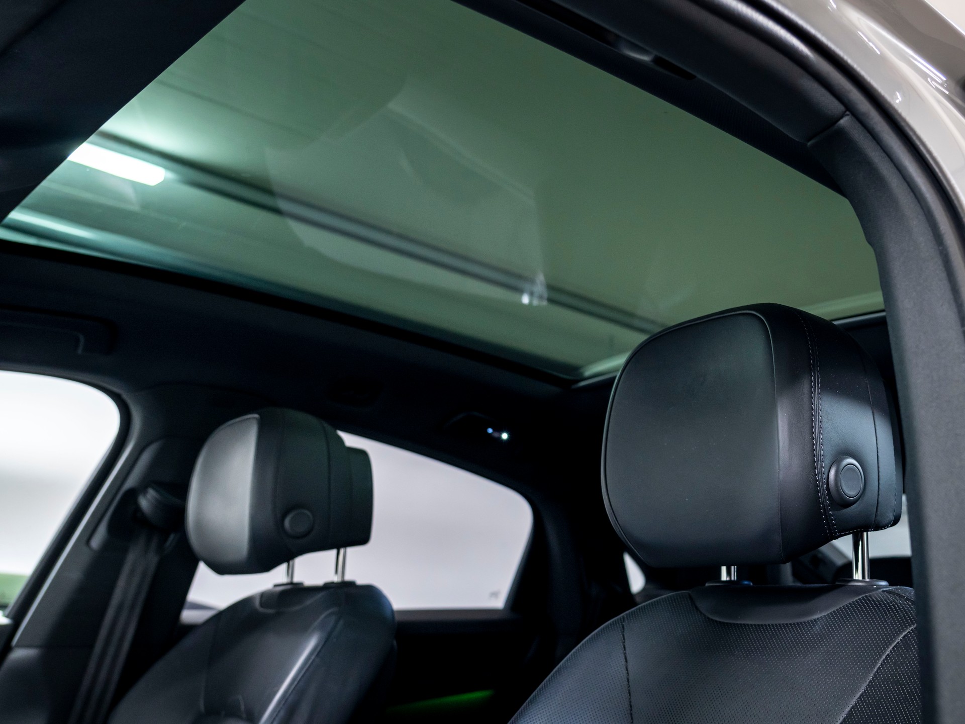 PORSCHE Cayenne Coupé E-Hybrid-image-18