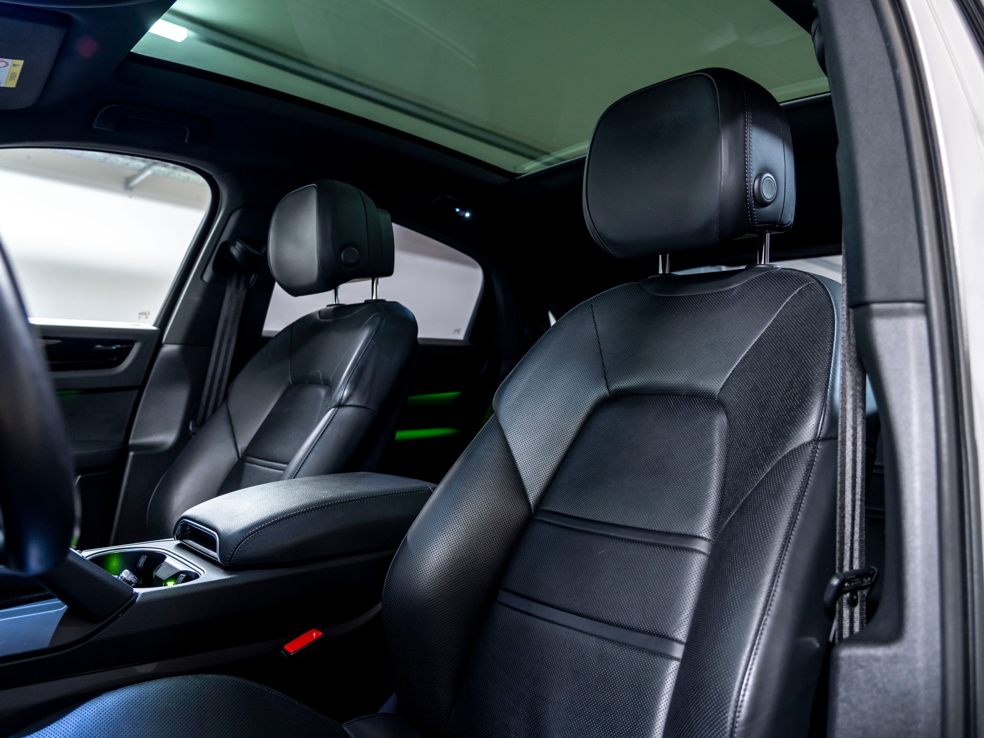 PORSCHE Cayenne Coupé E-Hybrid-image-17