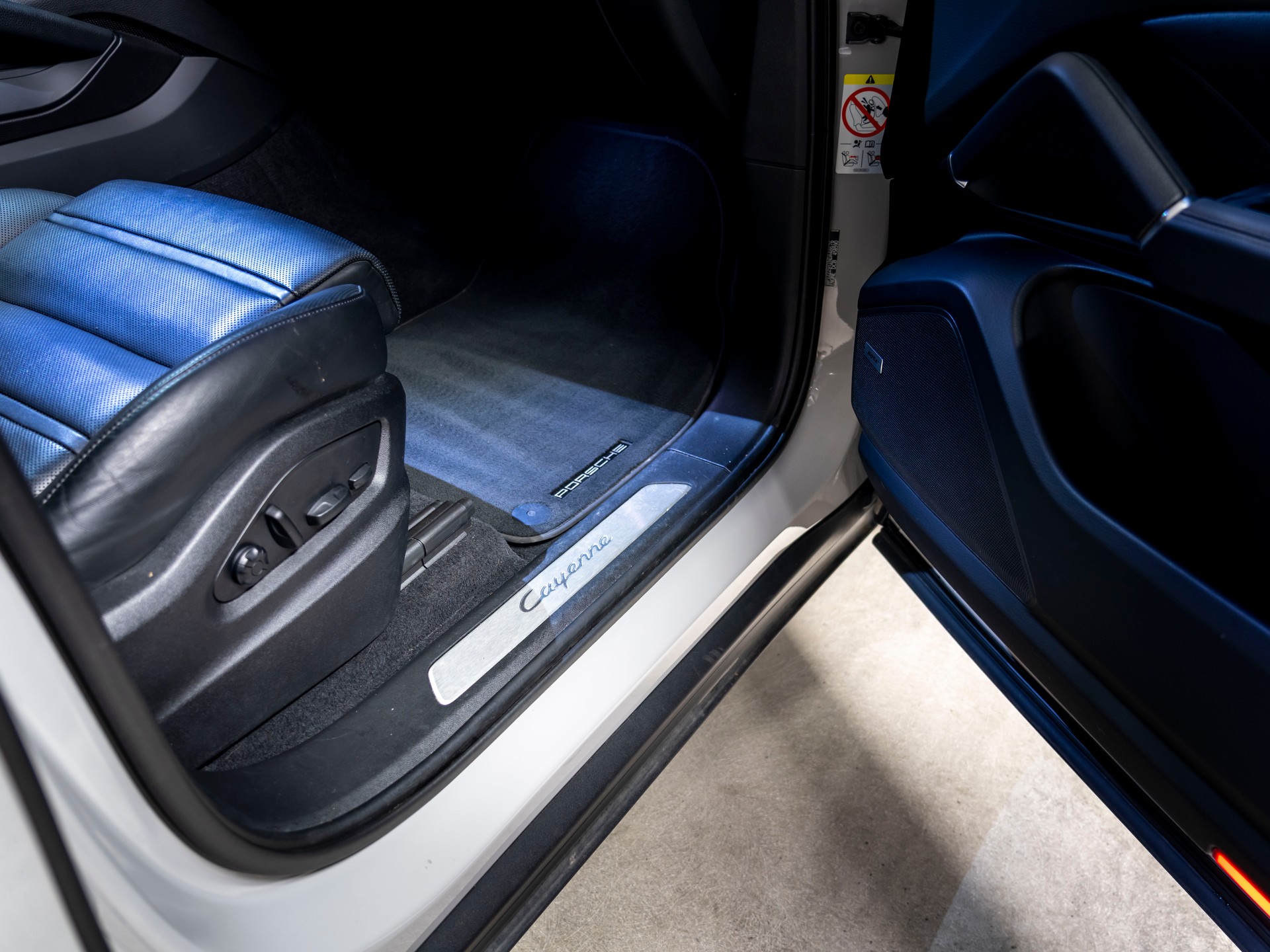 PORSCHE Cayenne Coupé E-Hybrid-image-26