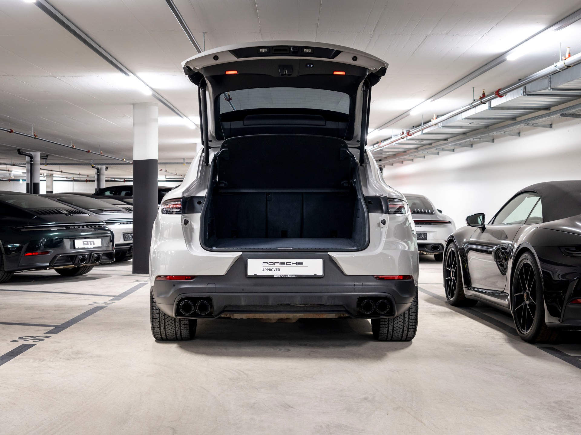 PORSCHE Cayenne Coupé E-Hybrid-image-9