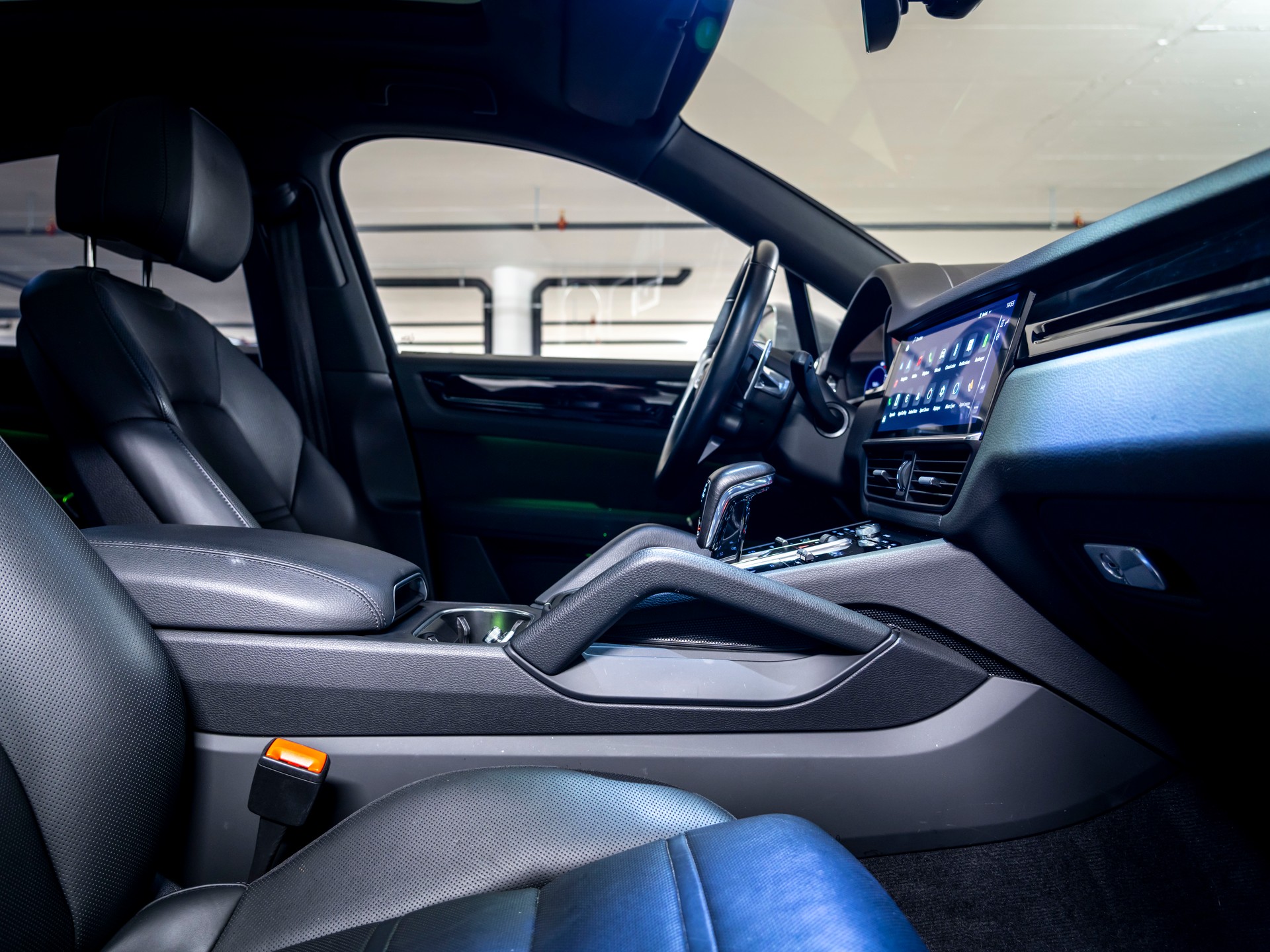 PORSCHE Cayenne Coupé E-Hybrid-image-24
