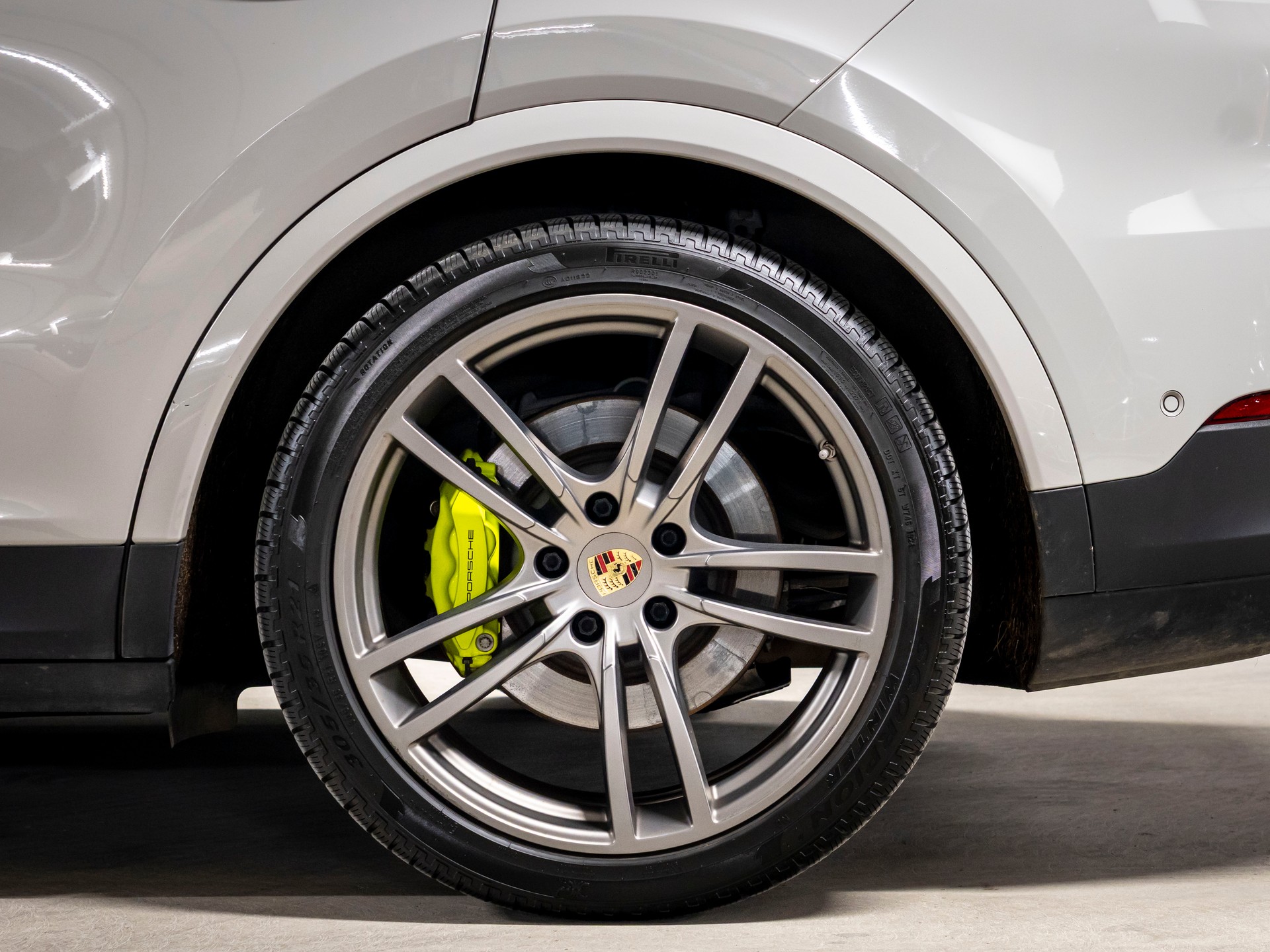 PORSCHE Cayenne Coupé E-Hybrid-image-8
