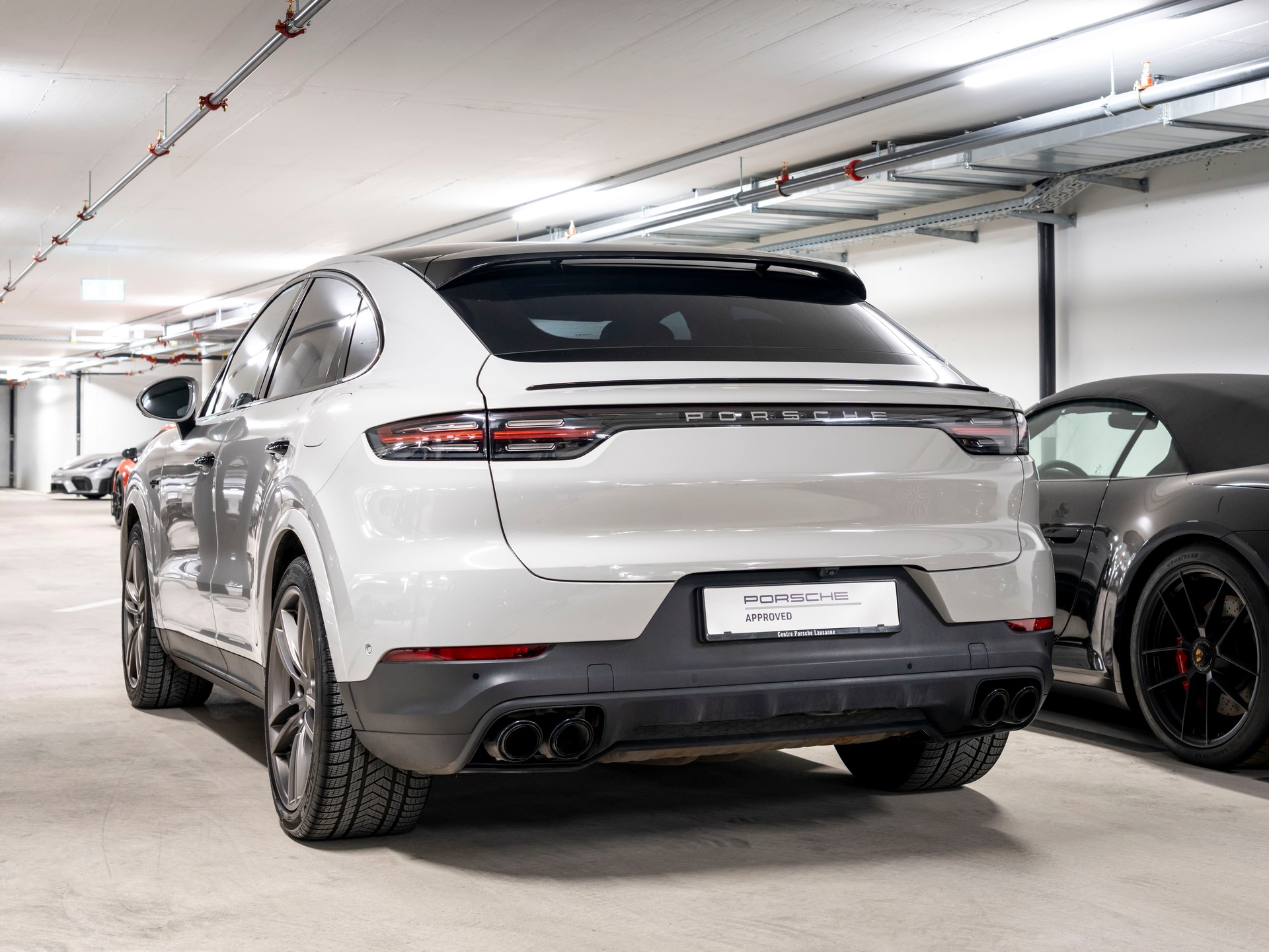 PORSCHE Cayenne Coupé E-Hybrid-image-2