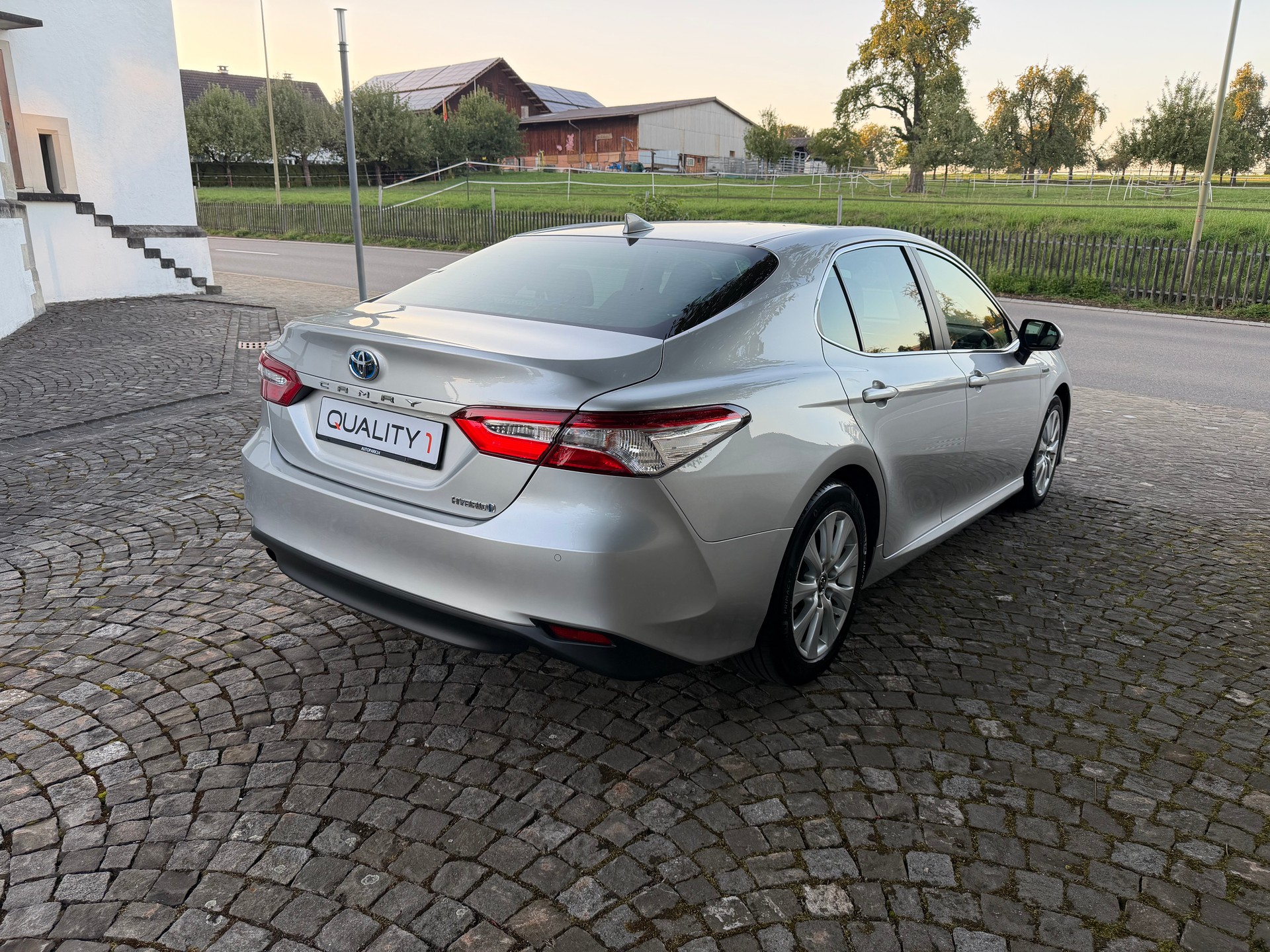 TOYOTA Camry 2.5 HSD e-CVT Business / Frisch ab MFK / Service gepflegt bei Toyota / 15 Jahre Werksgarantie / 8 Fach / Leder / Navi/LED-image-4