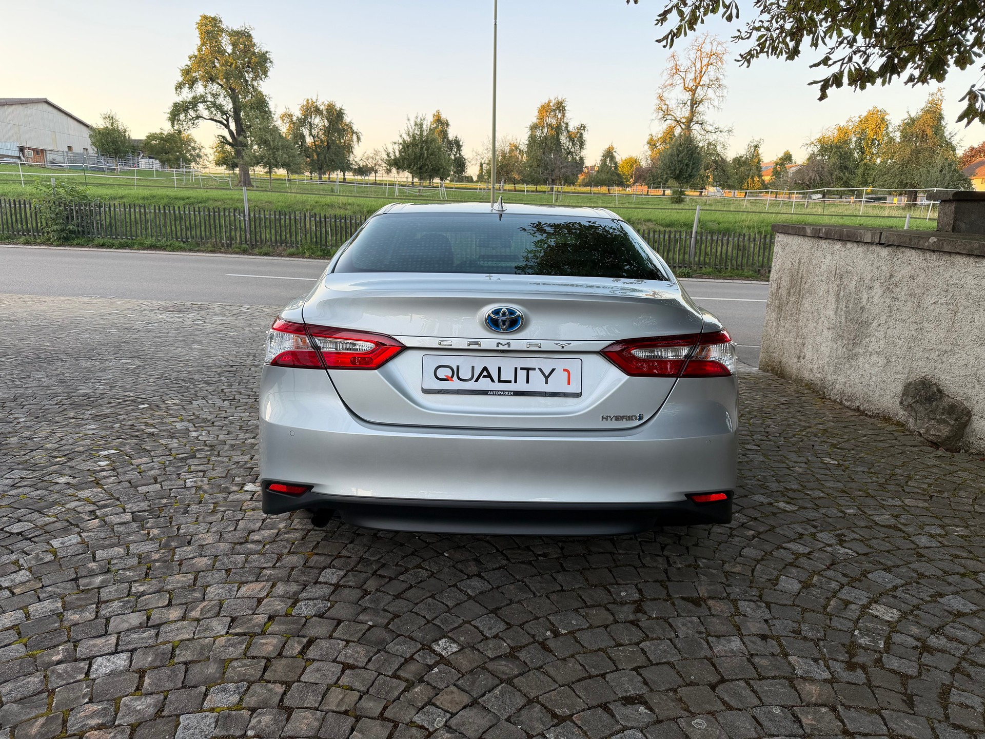 TOYOTA Camry 2.5 HSD e-CVT Business / Frisch ab MFK / Service gepflegt bei Toyota / 15 Jahre Werksgarantie / 8 Fach / Leder / Navi/LED-image-5