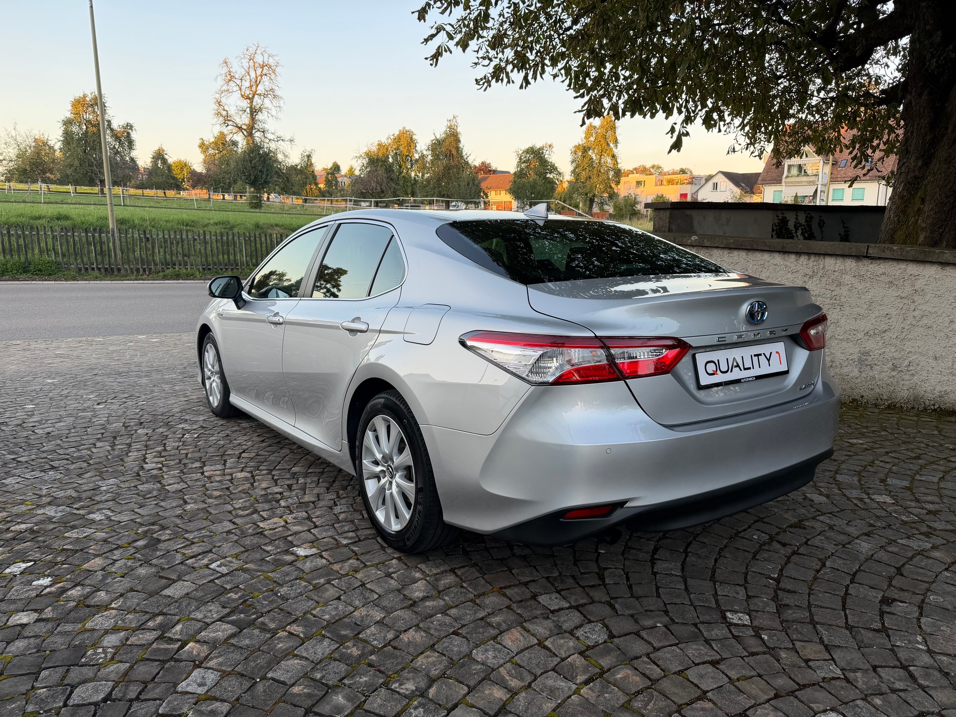 TOYOTA Camry 2.5 HSD e-CVT Business / Frisch ab MFK / Service gepflegt bei Toyota / 15 Jahre Werksgarantie / 8 Fach / Leder / Navi/LED-image-6