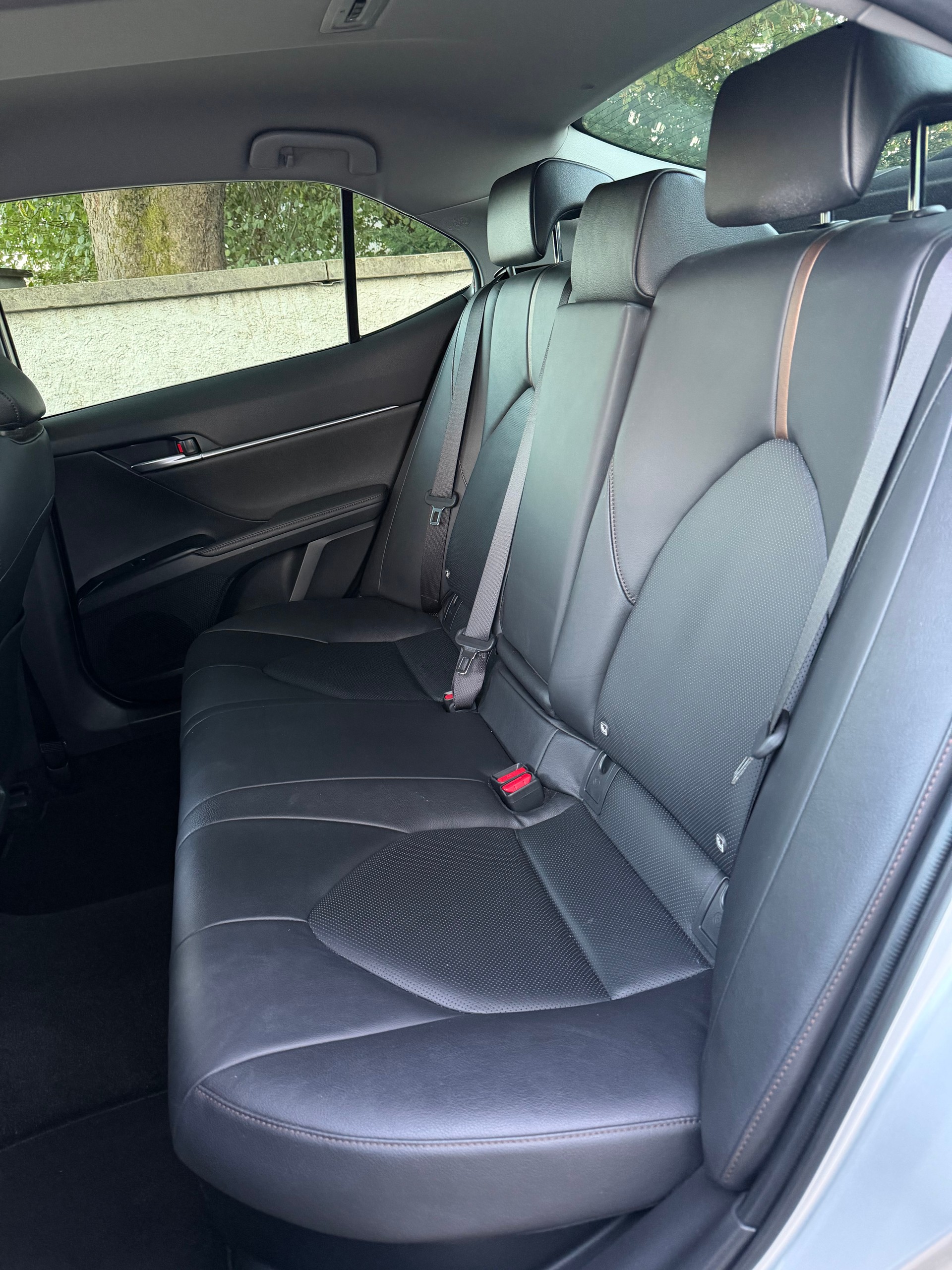 TOYOTA Camry 2.5 HSD e-CVT Business / Frisch ab MFK / Service gepflegt bei Toyota / 15 Jahre Werksgarantie / 8 Fach / Leder / Navi/LED-image-11