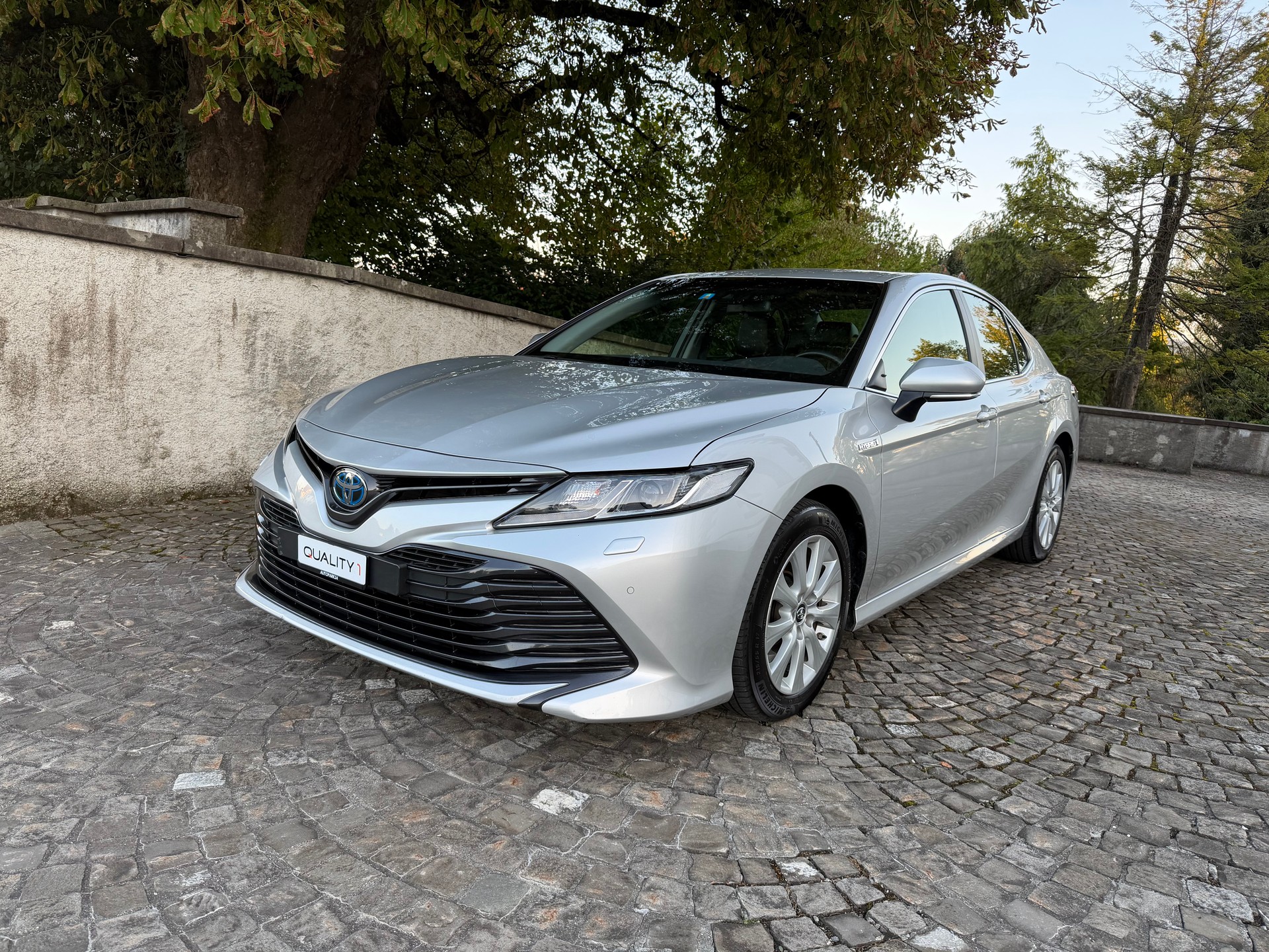 TOYOTA Camry 2.5 HSD e-CVT Business / Frisch ab MFK / Service gepflegt bei Toyota / 15 Jahre Werksgarantie / 8 Fach / Leder / Navi/LED-image-0