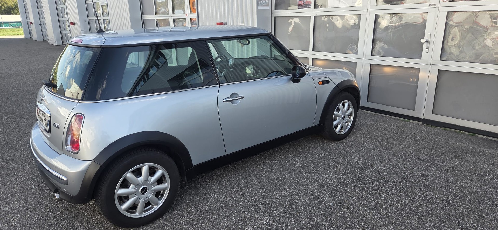 MINI One-image-2