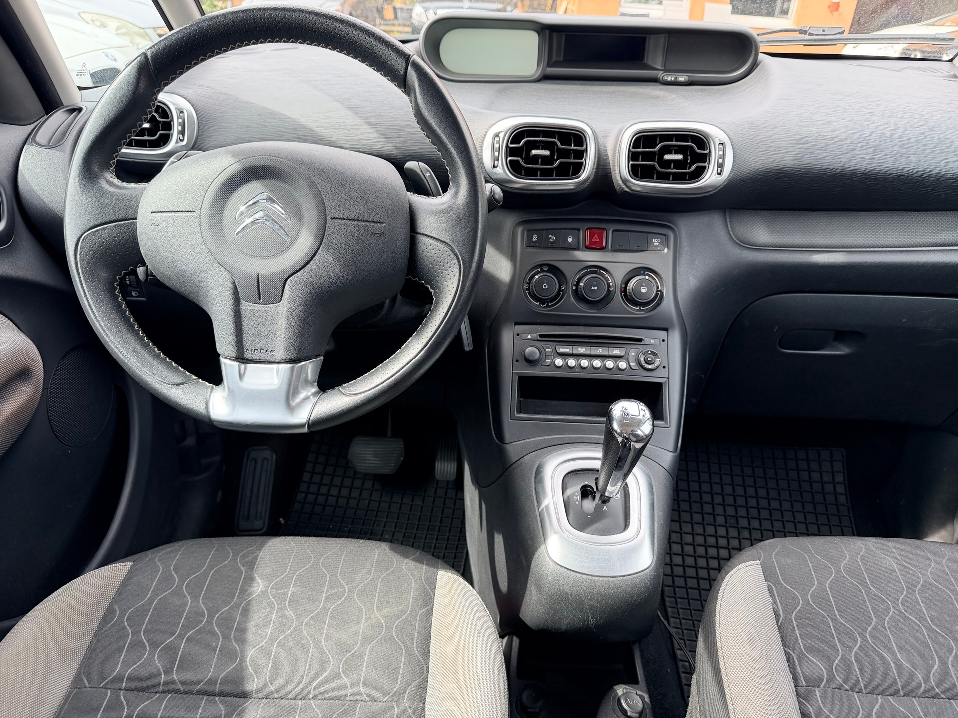 CITROEN C3 Picasso 1.6 HDi Exclusive EGS6-image-11