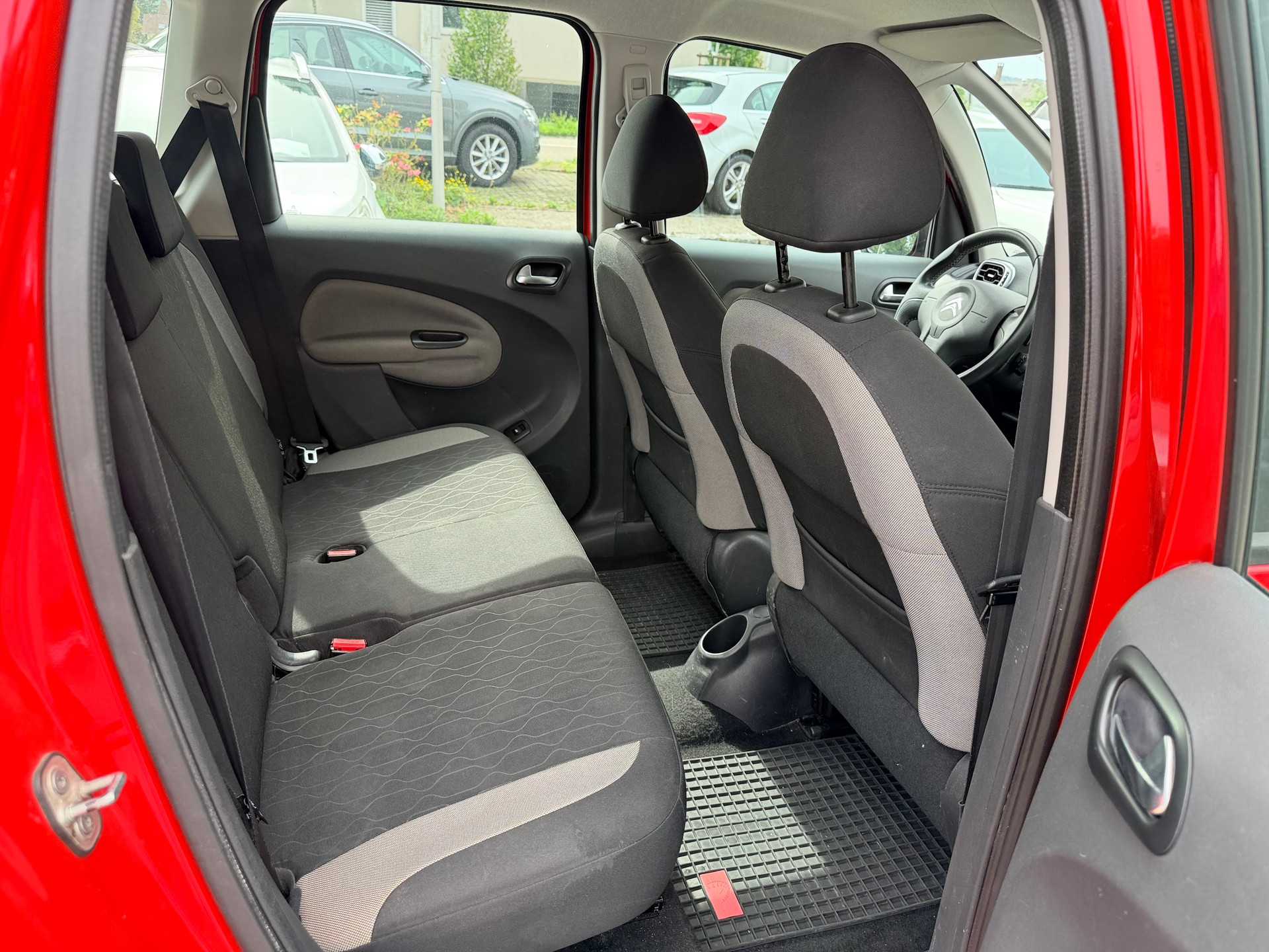 CITROEN C3 Picasso 1.6 HDi Exclusive EGS6-image-13