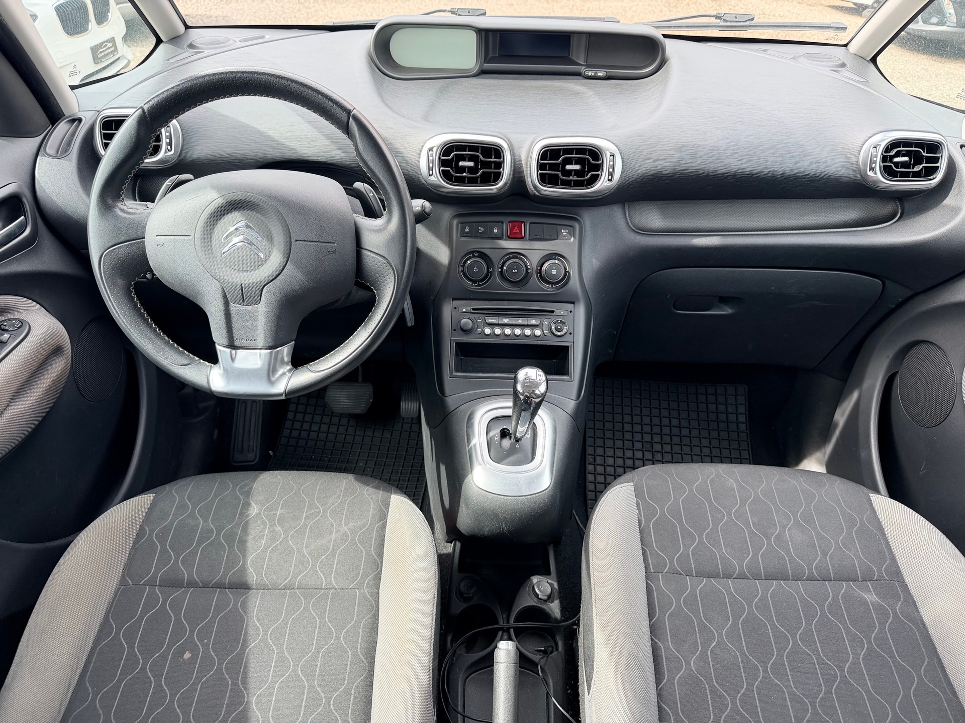 CITROEN C3 Picasso 1.6 HDi Exclusive EGS6-image-12