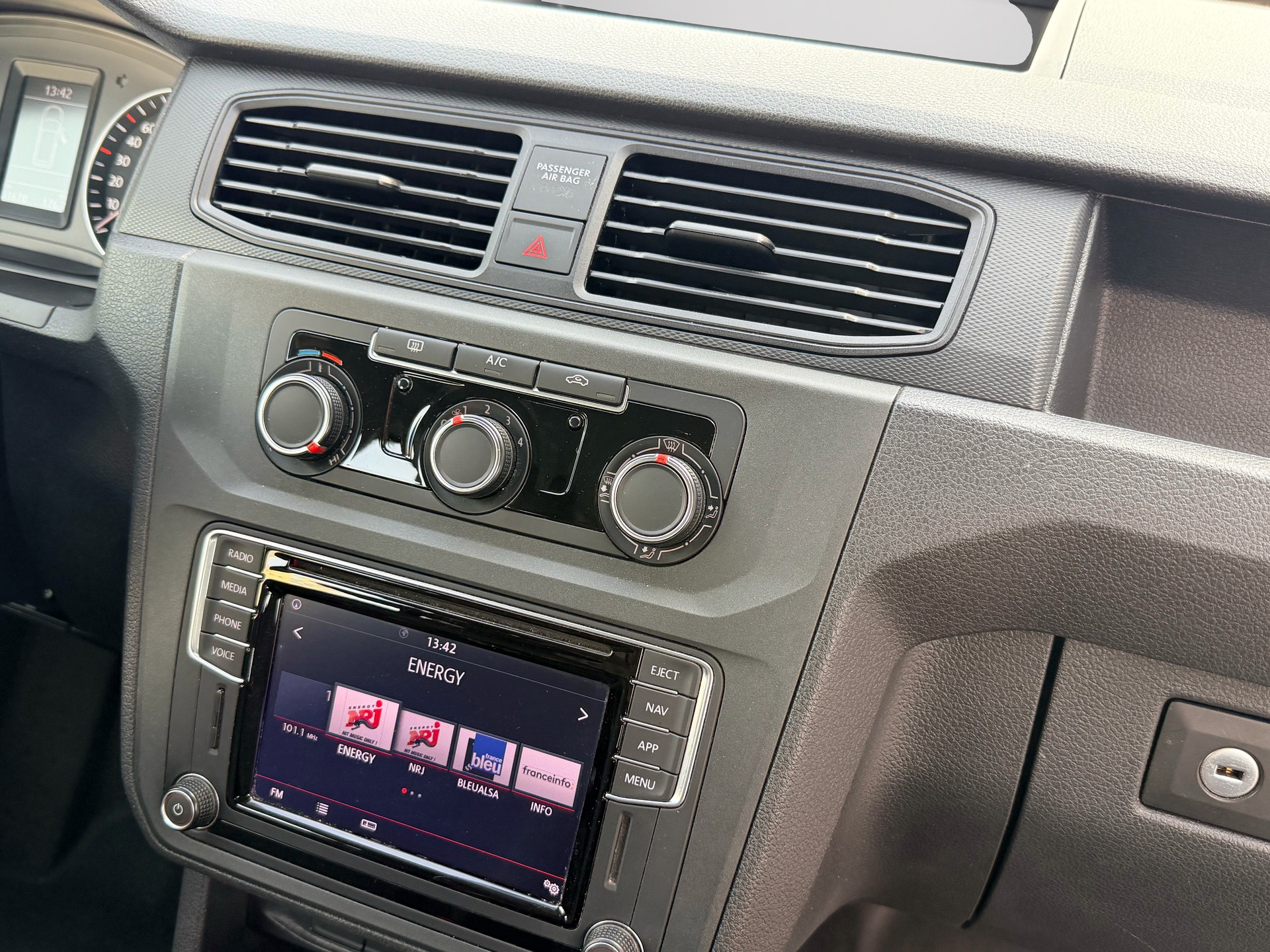 VW Caddy Maxi 1.4TSI BlueMotion Technology-image-9