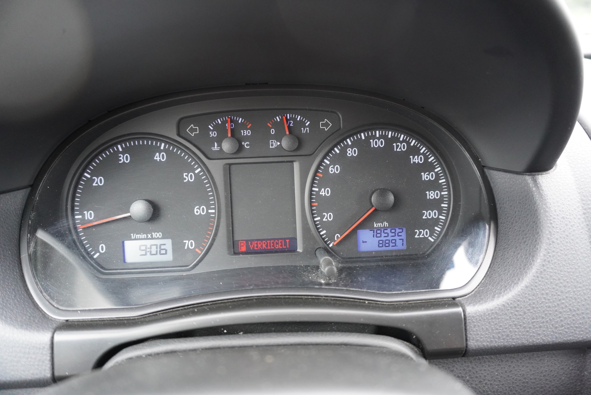 VW Polo 1.4 16V Comfortline Automatic-image-9