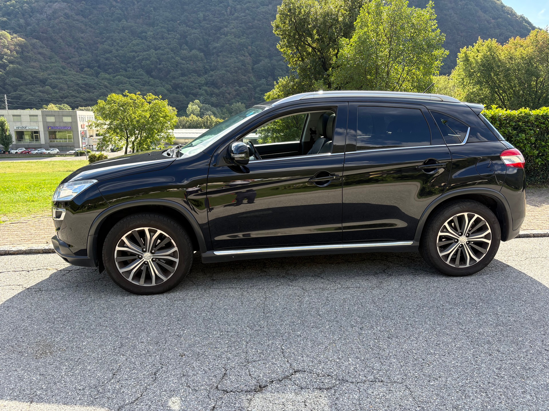 PEUGEOT 4008 1.6 HDi Allure 4WD-image-1
