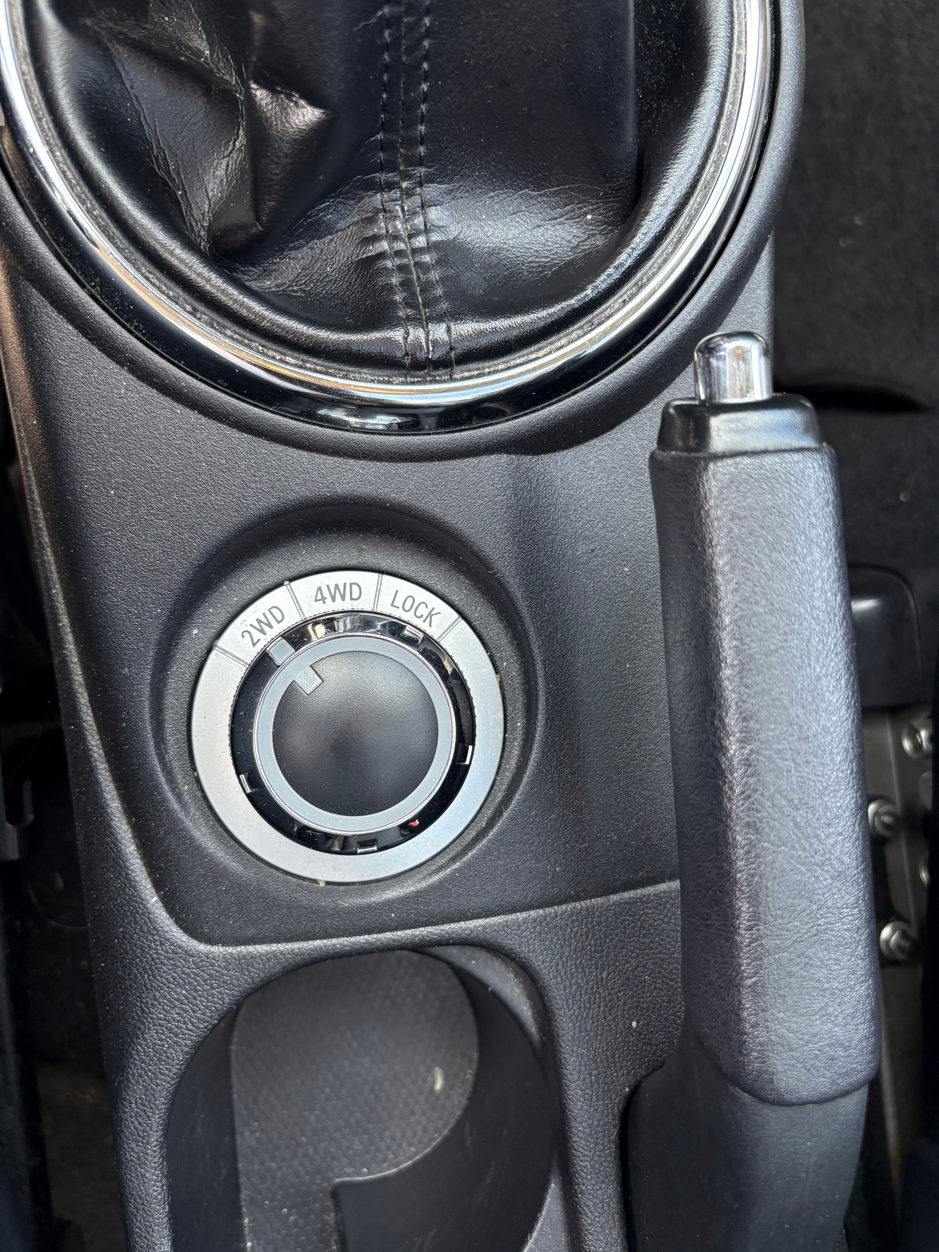 PEUGEOT 4008 1.6 HDi Allure 4WD-image-12