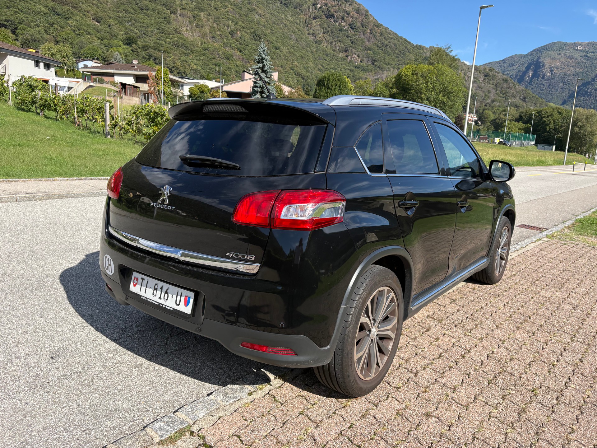 PEUGEOT 4008 1.6 HDi Allure 4WD-image-4