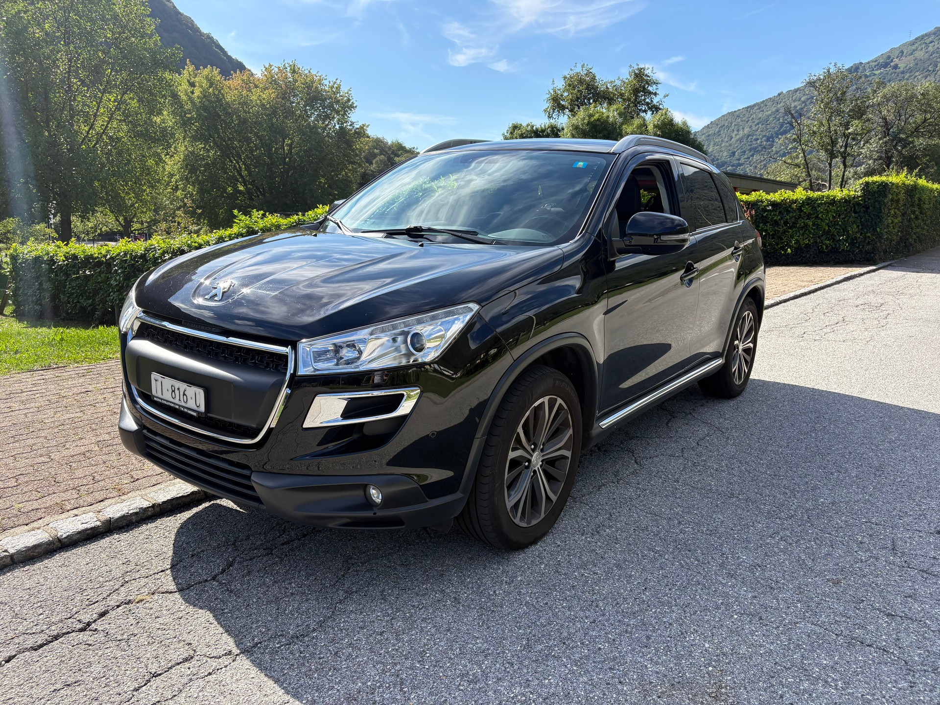 PEUGEOT 4008 1.6 HDi Allure 4WD-image-0