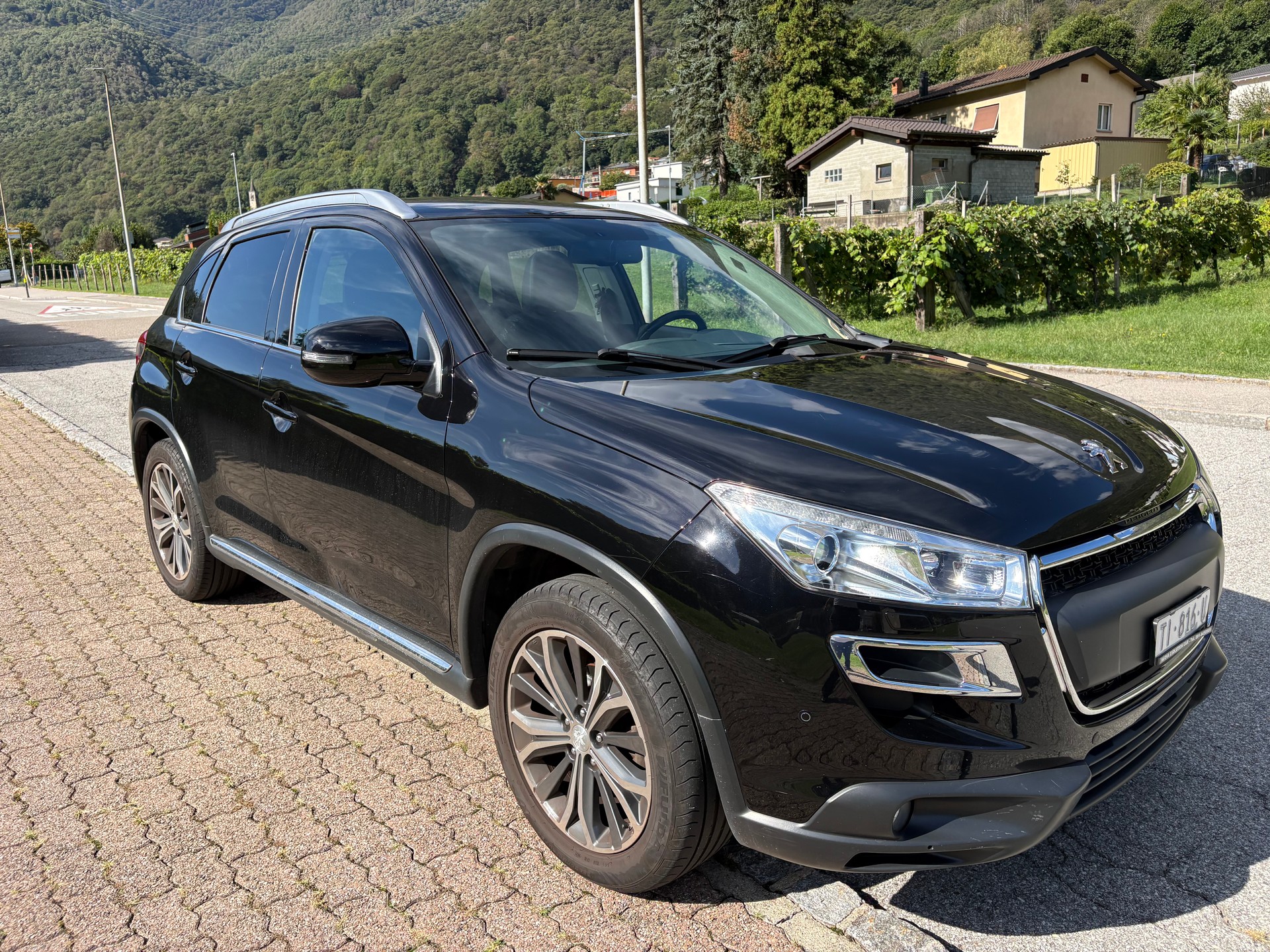 PEUGEOT 4008 1.6 HDi Allure 4WD-image-6