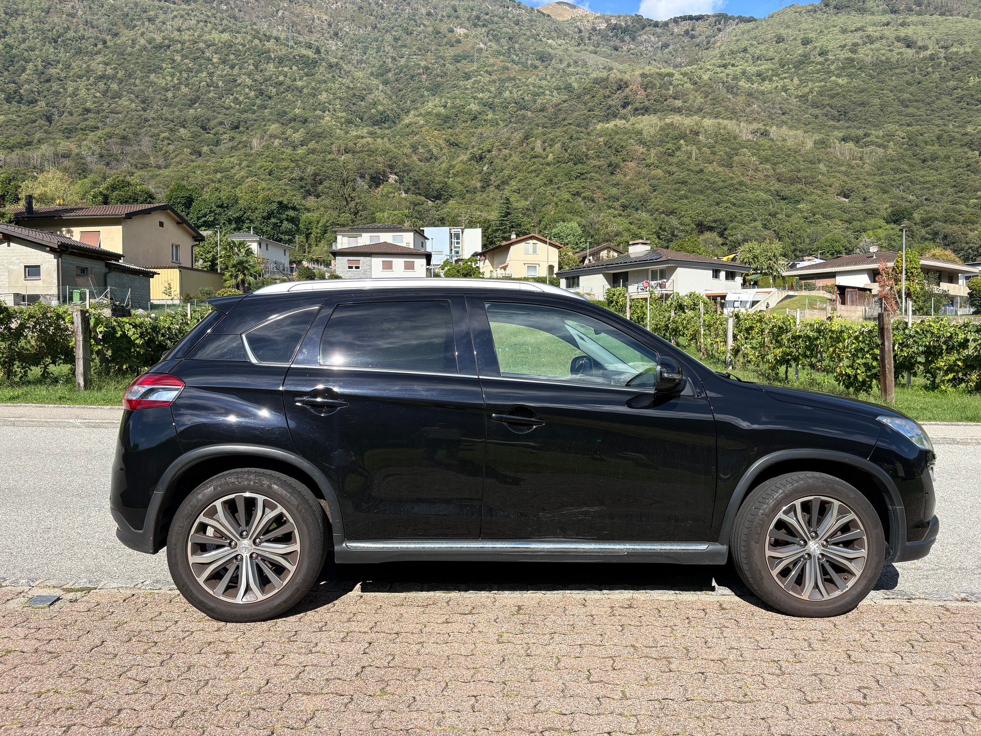 PEUGEOT 4008 1.6 HDi Allure 4WD-image-5
