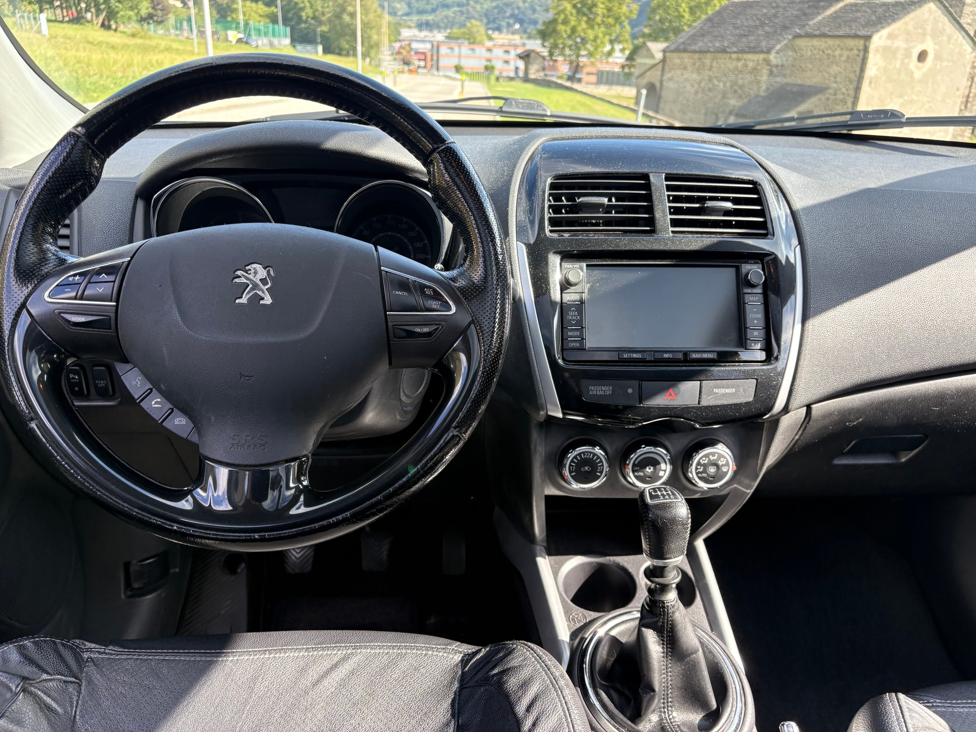 PEUGEOT 4008 1.6 HDi Allure 4WD-image-8