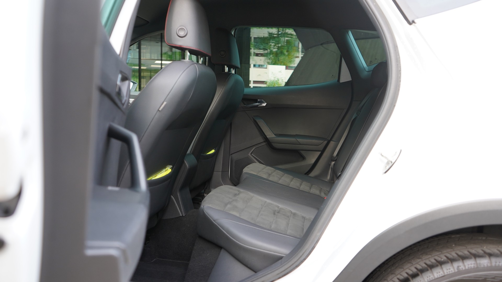 SEAT Arona 1.5 Eco TSI FR DSG-image-15