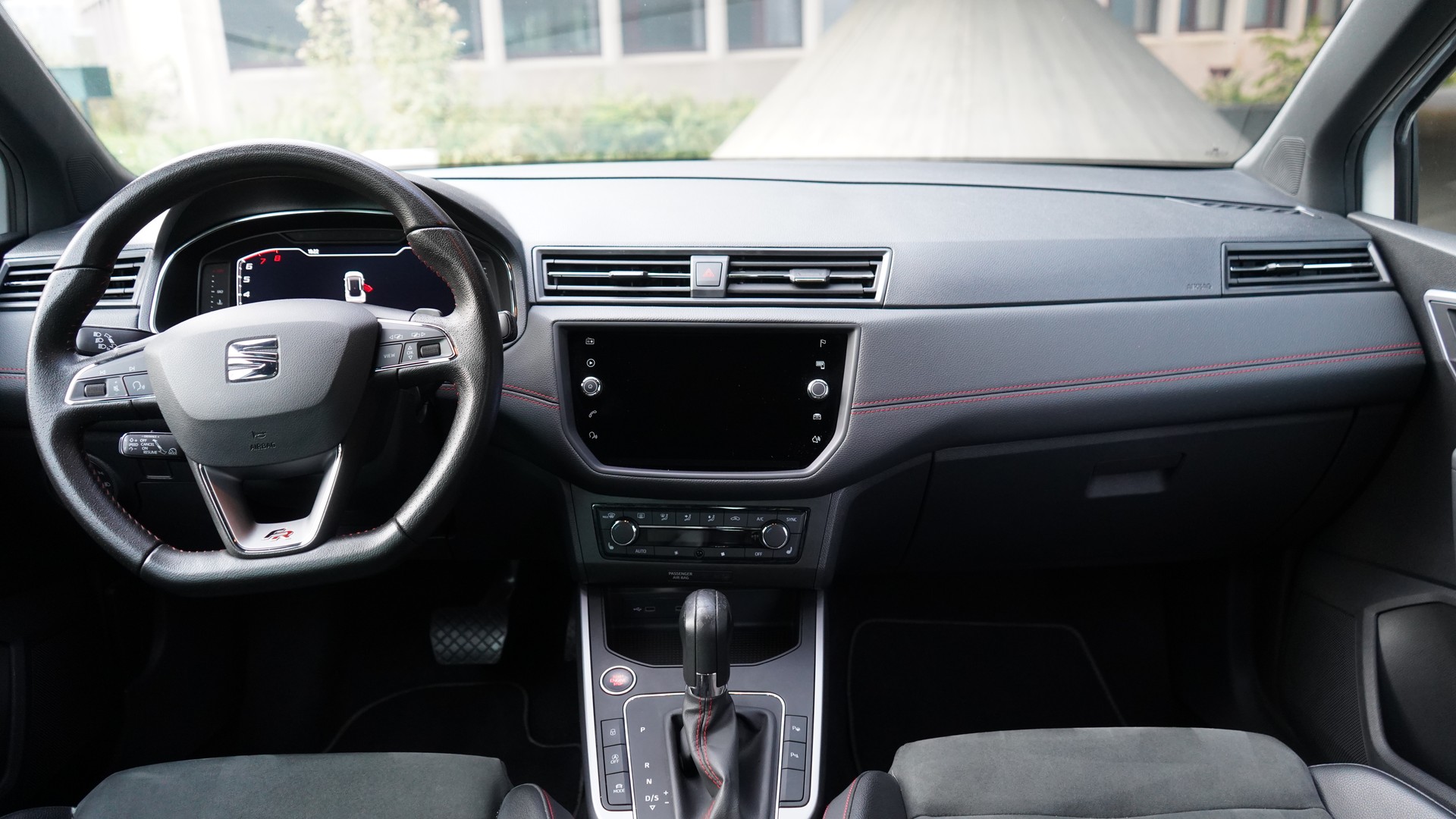 SEAT Arona 1.5 Eco TSI FR DSG-image-8