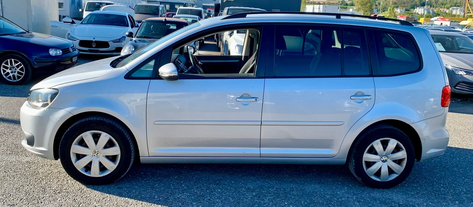 VW Touran 2.0 TDI BMT Comfortline DSG Automat (Klimatronik * Sensoren * Sitzheizung * Sensoren + Navigation * BO5)-image-4
