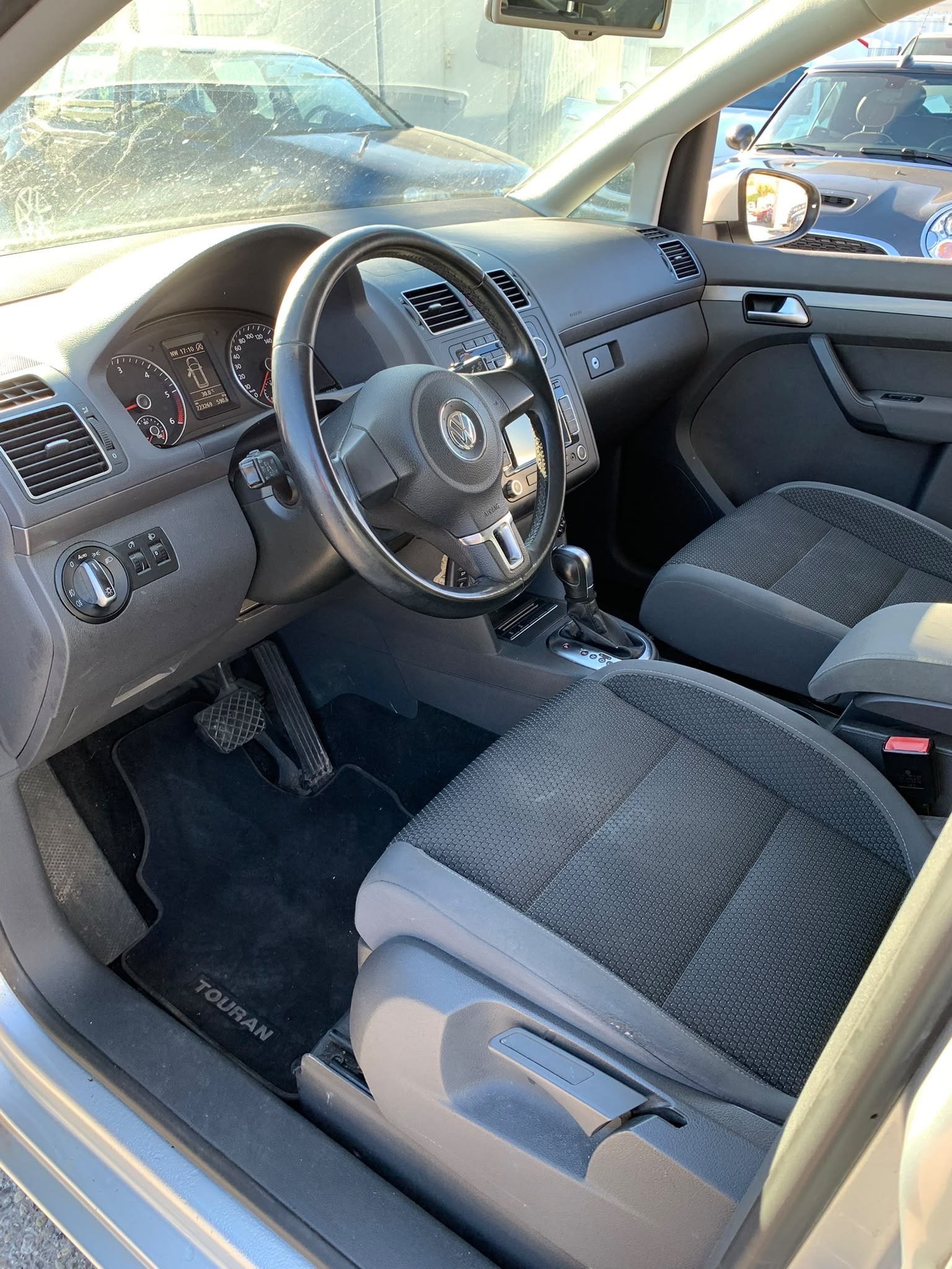 VW Touran 2.0 TDI BMT Comfortline DSG Automat (Klimatronik * Sensoren * Sitzheizung * Sensoren + Navigation * BO5)-image-11