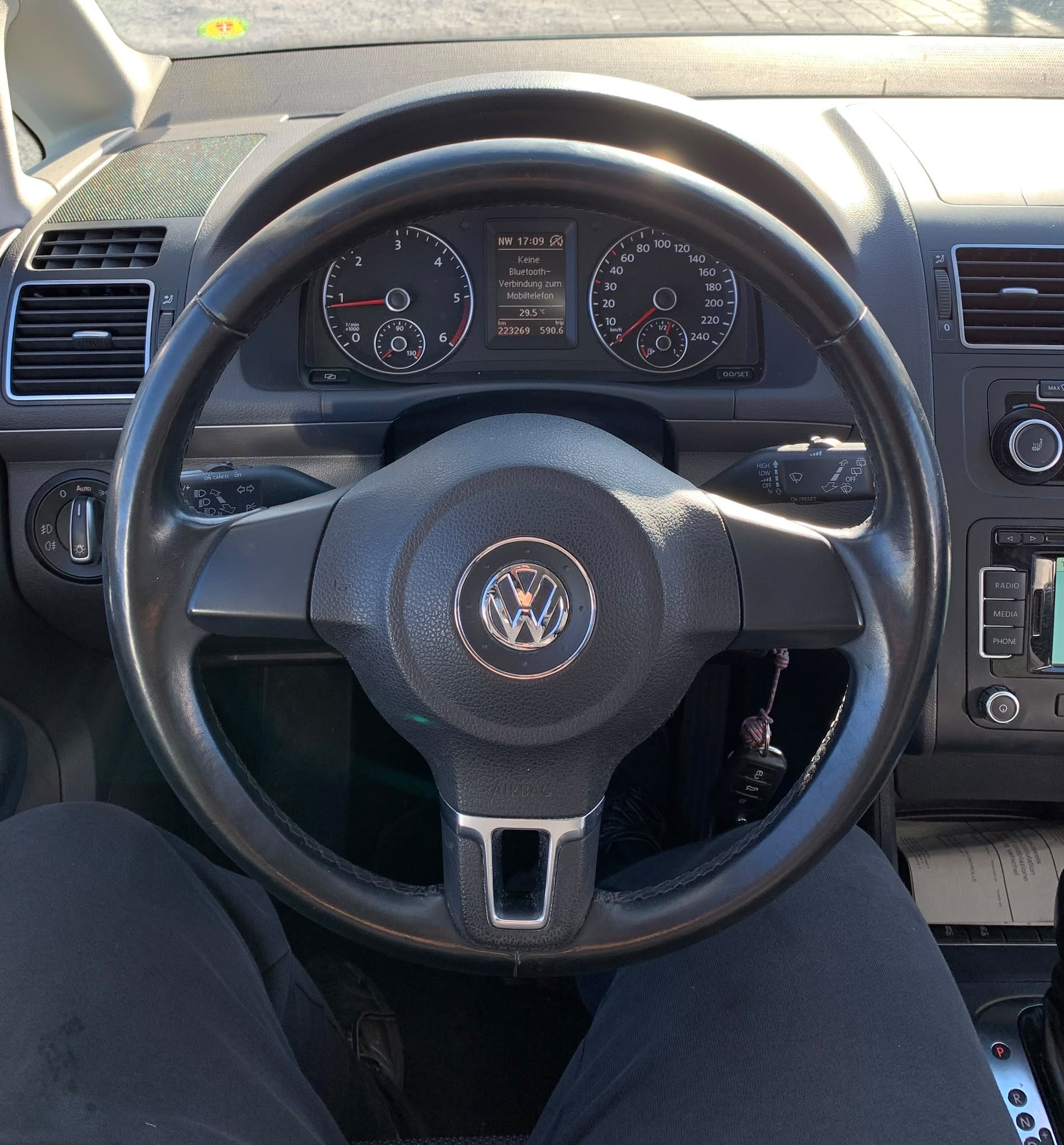 VW Touran 2.0 TDI BMT Comfortline DSG Automat (Klimatronik * Sensoren * Sitzheizung * Sensoren + Navigation * BO5)-image-9