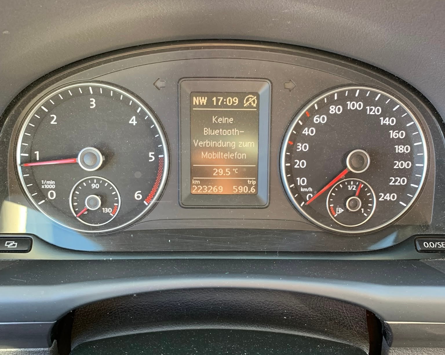 VW Touran 2.0 TDI BMT Comfortline DSG Automat (Klimatronik * Sensoren * Sitzheizung * Sensoren + Navigation * BO5)-image-8