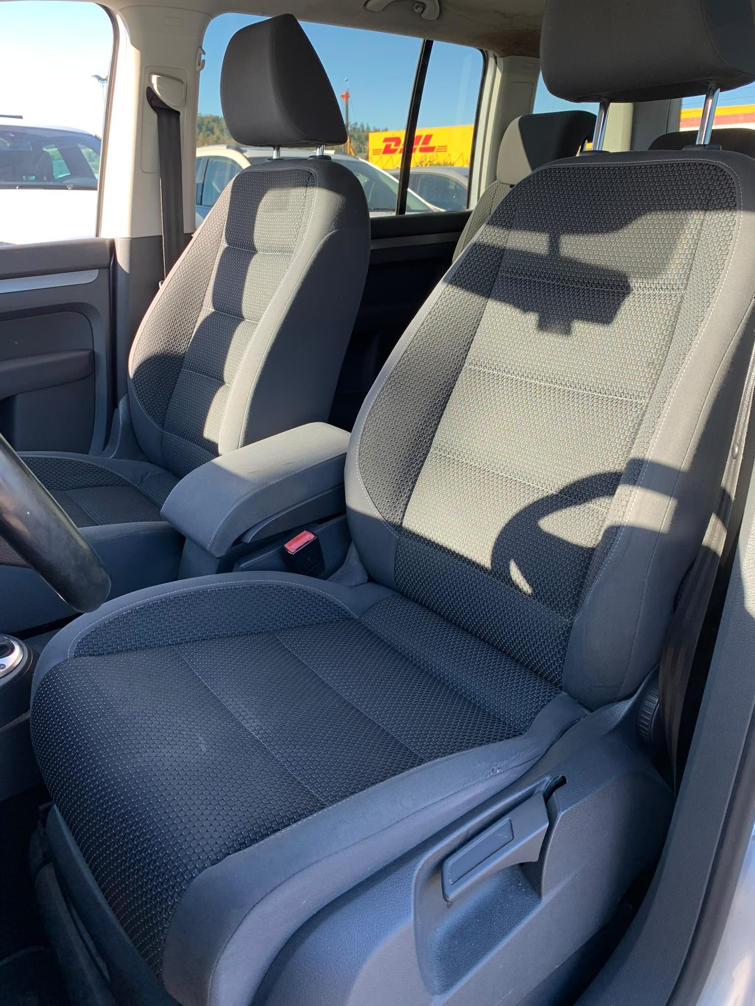 VW Touran 2.0 TDI BMT Comfortline DSG Automat (Klimatronik * Sensoren * Sitzheizung * Sensoren + Navigation * BO5)-image-14