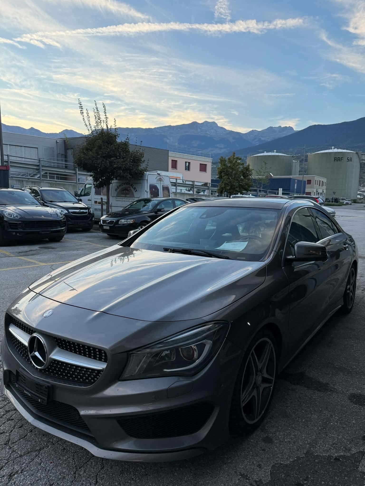 MERCEDES-BENZ CLA 250 AMG Line 7G-DCT 4Matic-image-3